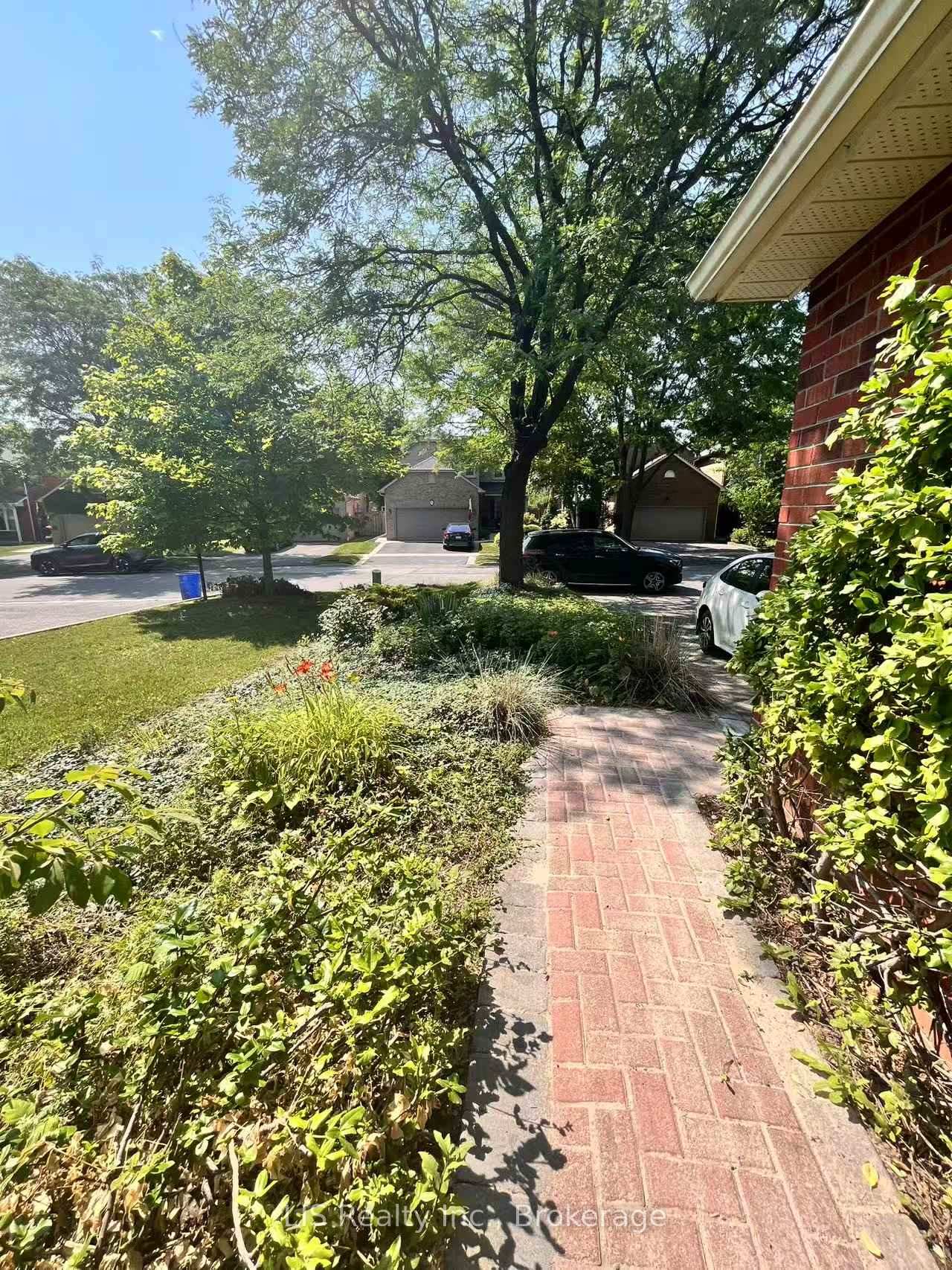 Photo 2 of 16 Murdock Avenue, Aurora, Aurora Heights — HOMEH
