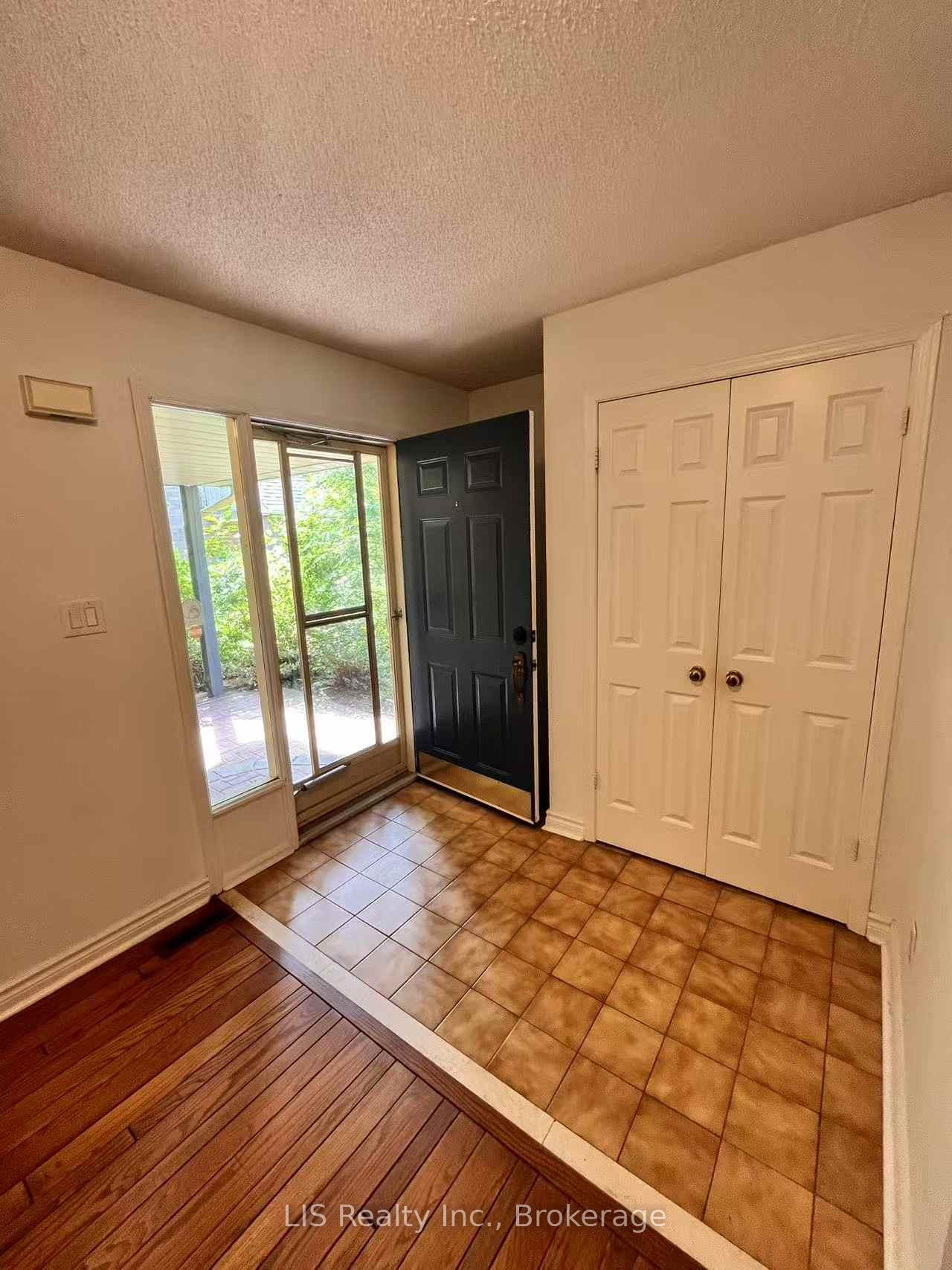 Photo 3 of 16 Murdock Avenue, Aurora, Aurora Heights — HOMEH