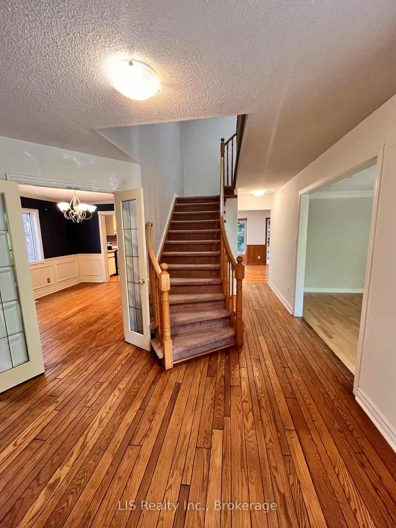Photo 5 of 16 Murdock Avenue, Aurora, Aurora Heights — HOMEH
