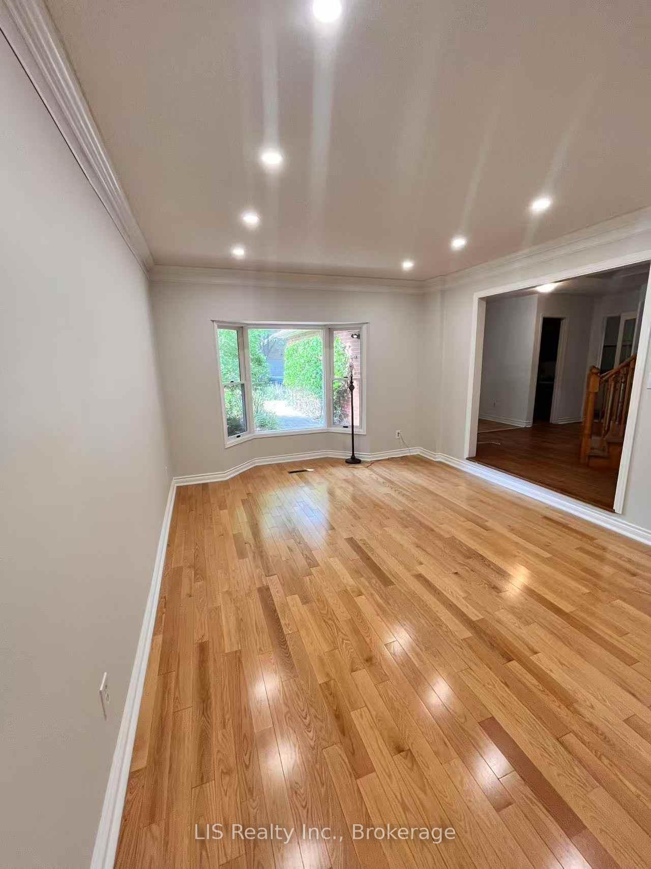 Photo 4 of 16 Murdock Avenue, Aurora, Aurora Heights — HOMEH
