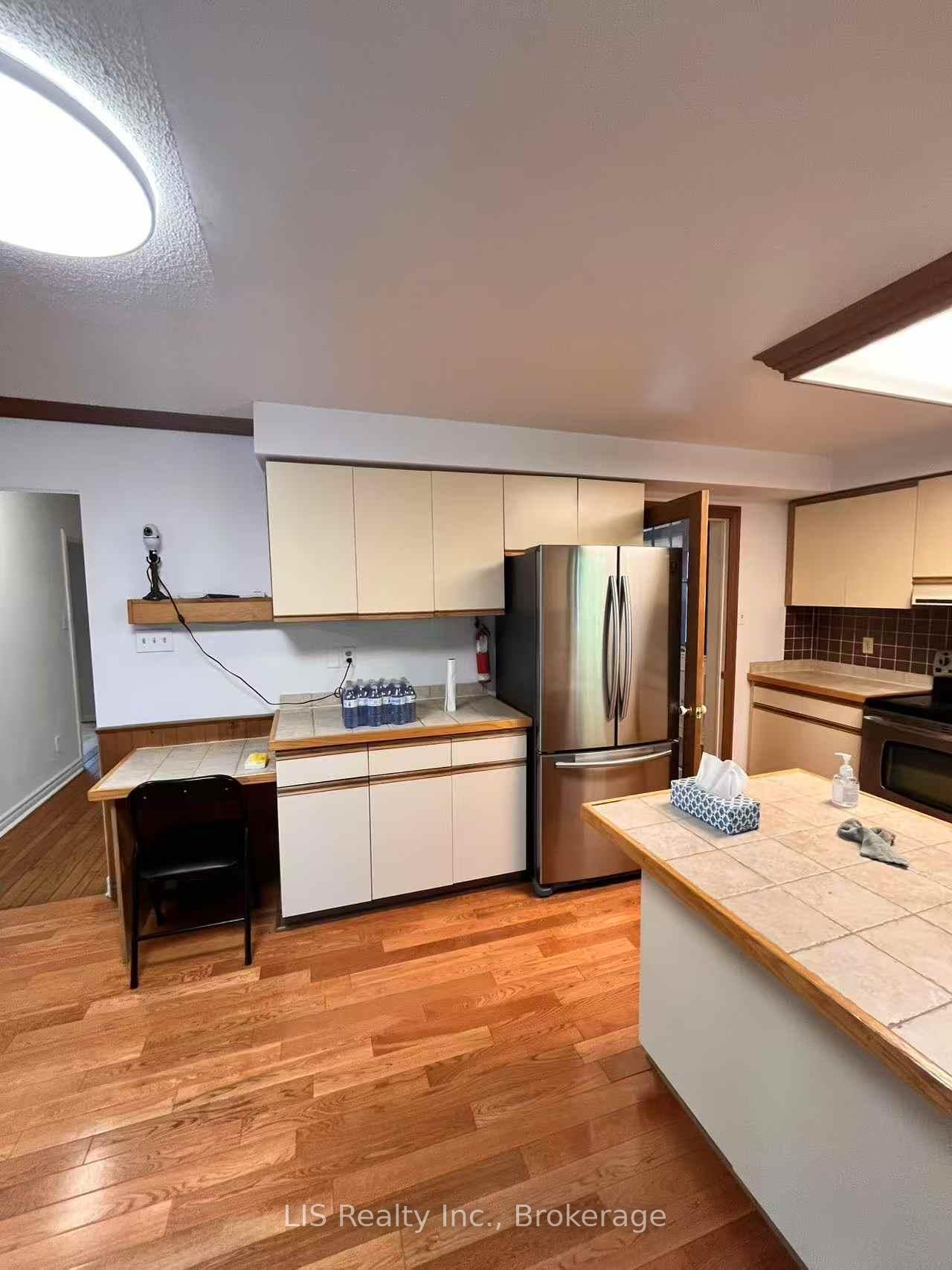 Photo 8 of 16 Murdock Avenue, Aurora, Aurora Heights — HOMEH