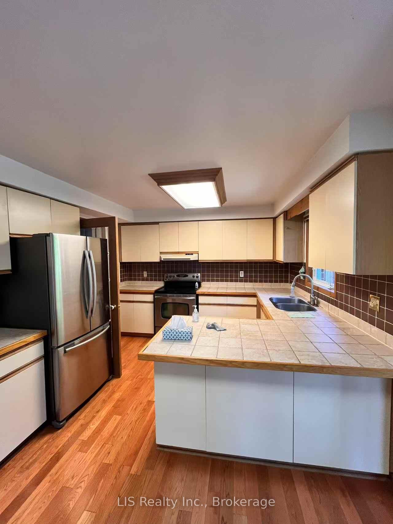 Photo 9 of 16 Murdock Avenue, Aurora, Aurora Heights — HOMEH