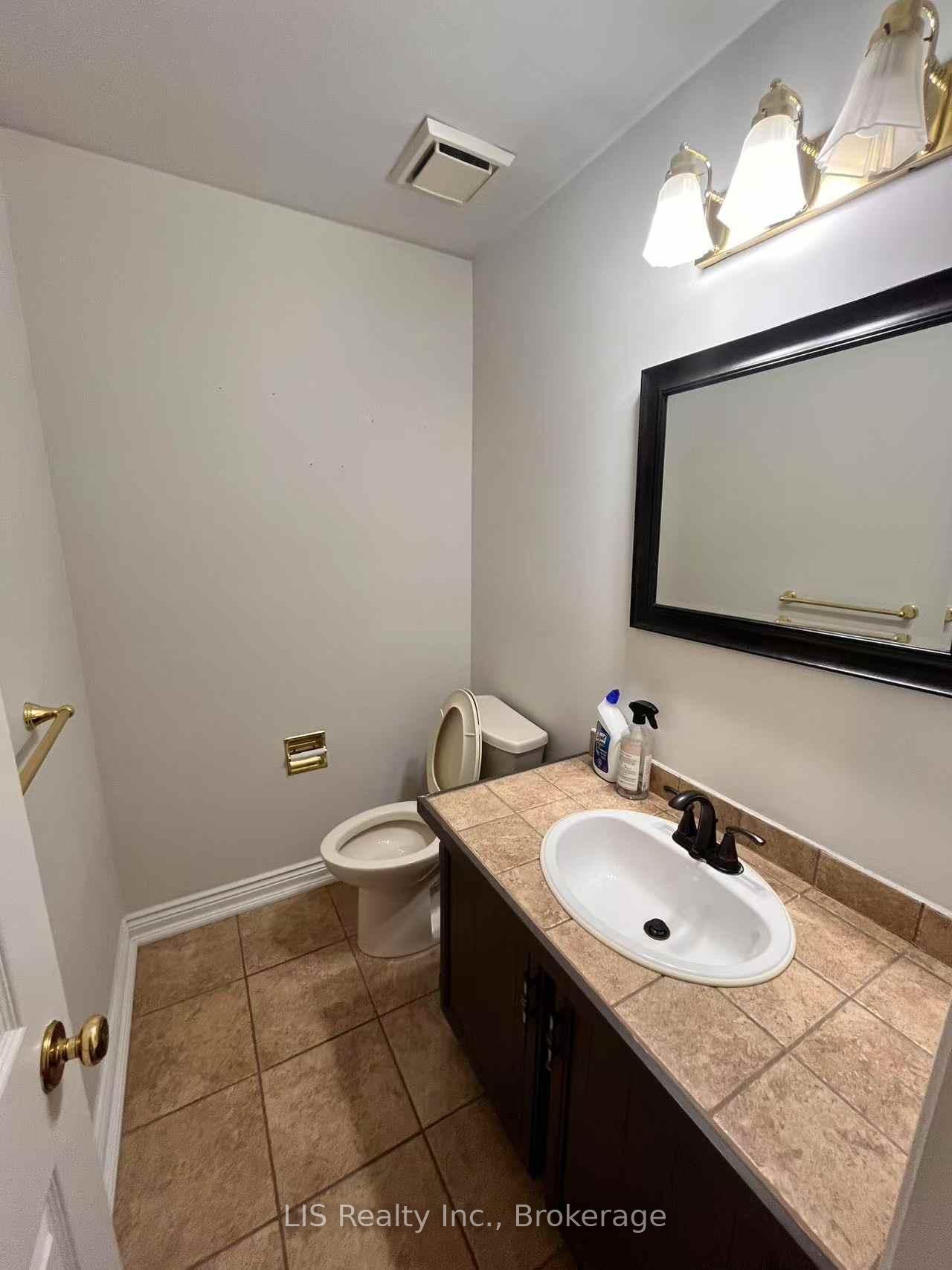 Photo 13 of 16 Murdock Avenue, Aurora, Aurora Heights — HOMEH