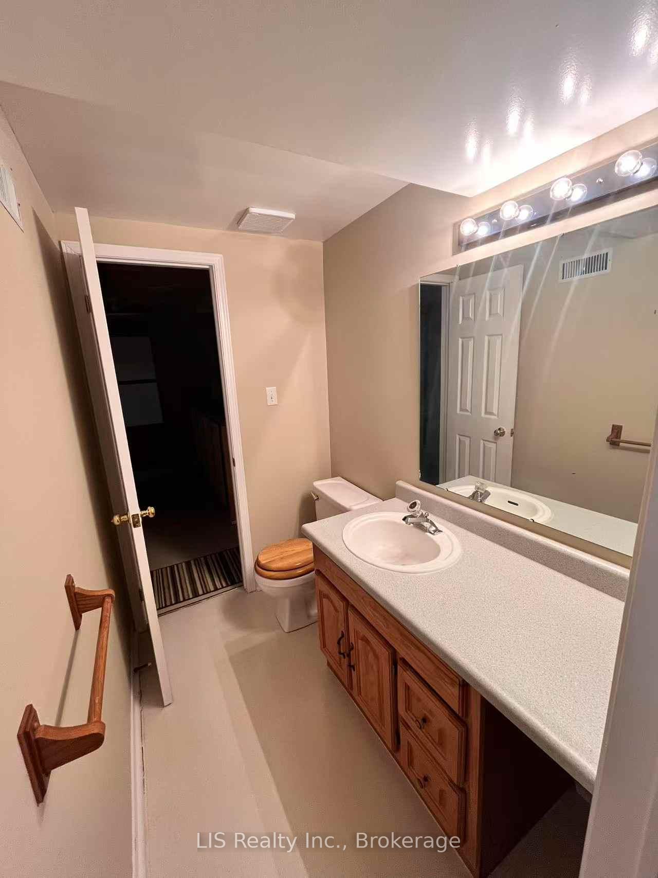 Photo 27 of 16 Murdock Avenue, Aurora, Aurora Heights — HOMEH