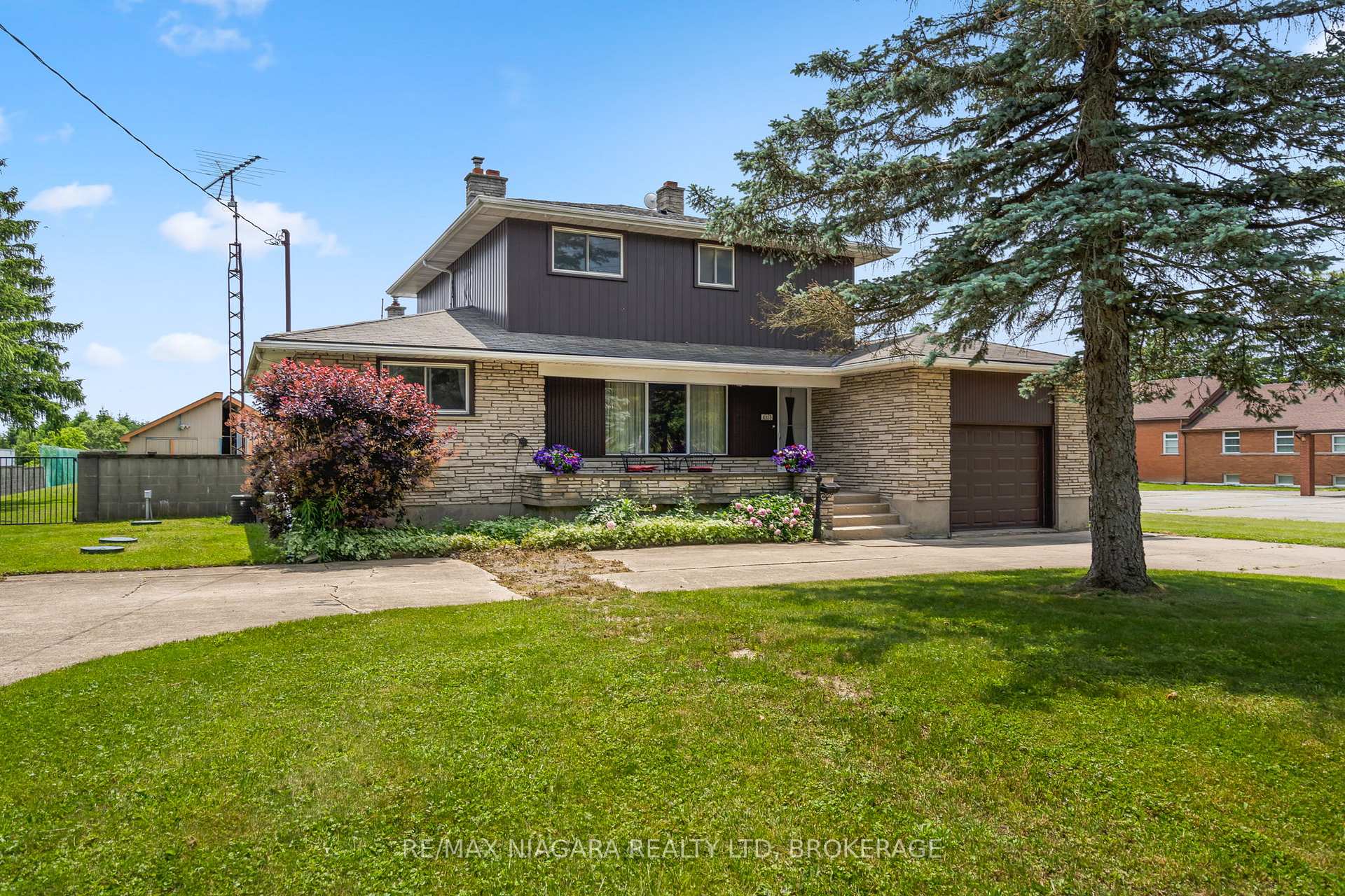 Photo 2 of 415 Lyons Creek Road, Welland, Cooks Mills — HOMEH