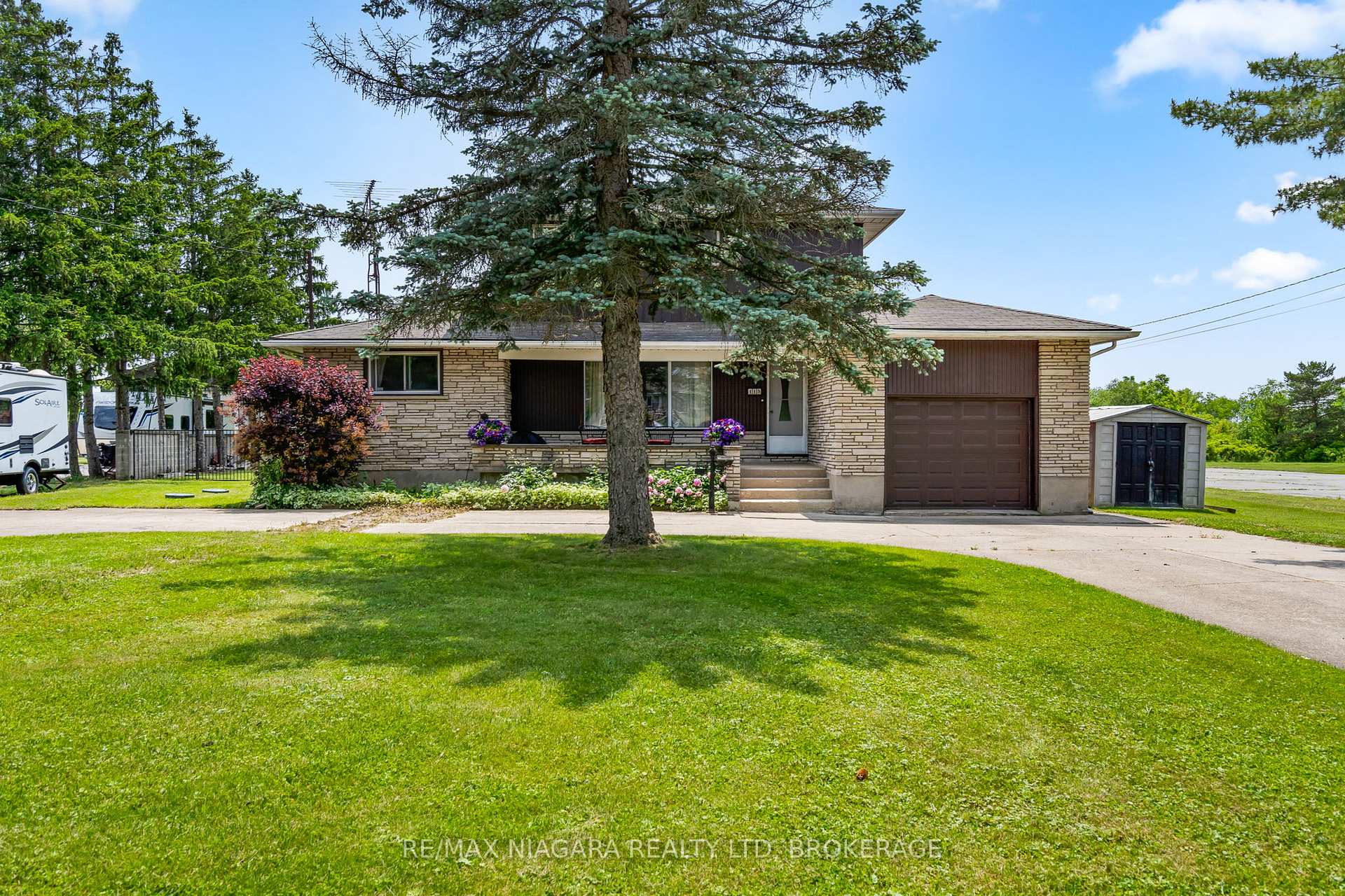 Photo 3 of 415 Lyons Creek Road, Welland, Cooks Mills — HOMEH