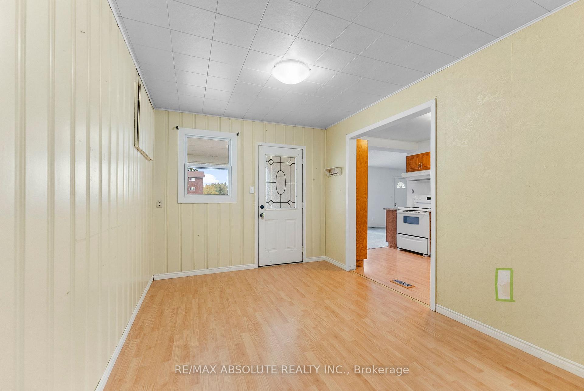 Photo 2 of 106 Edey Street, Arnprior — HOMEH