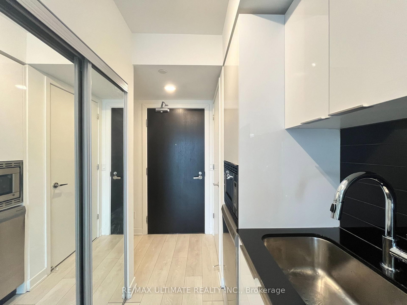 Photo 2 of Unit 4004, 501 Yonge St, Toronto, Church-Yonge Corridor — HOMEH