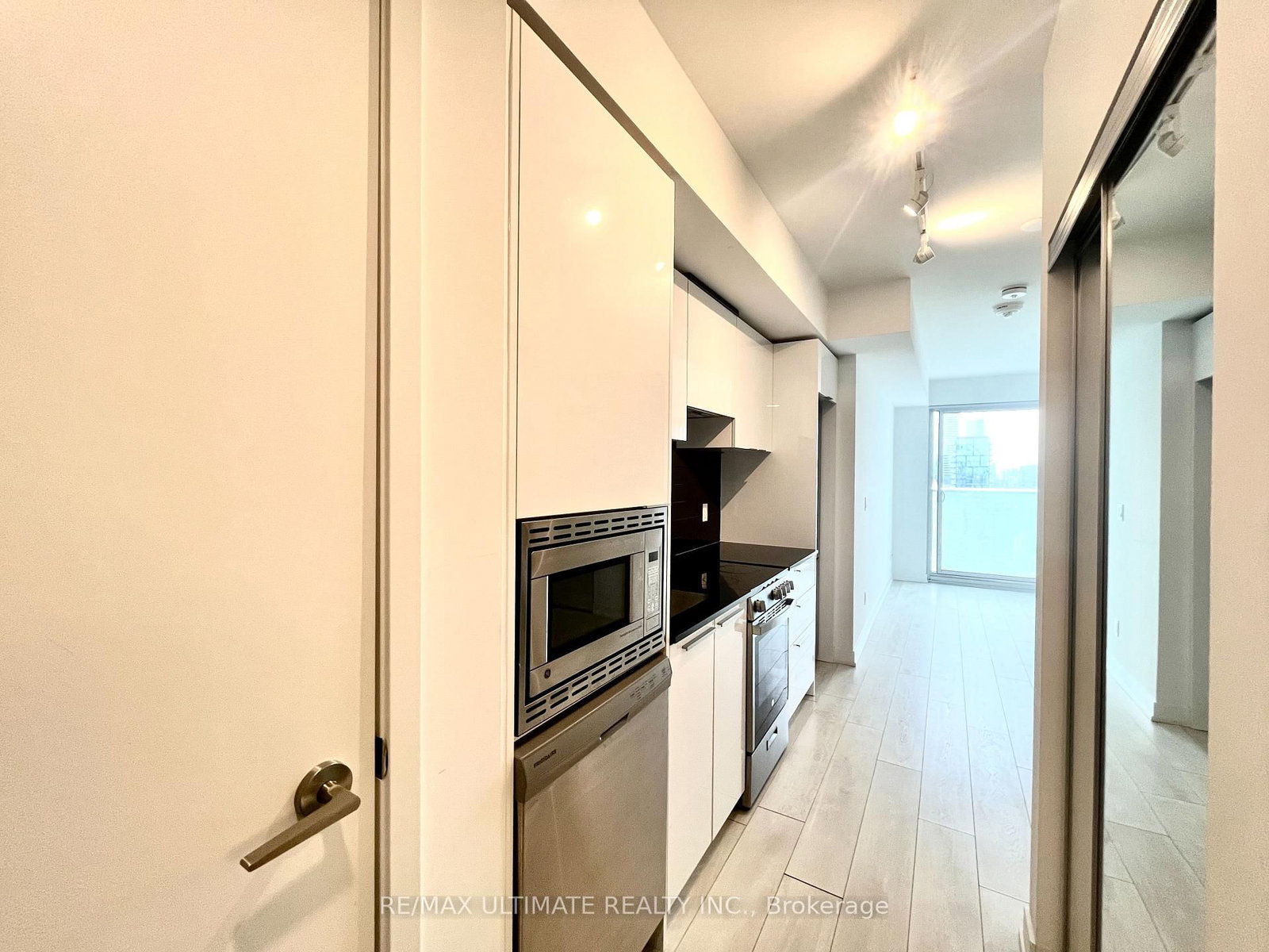 Photo 3 of Unit 4004, 501 Yonge St, Toronto, Church-Yonge Corridor — HOMEH