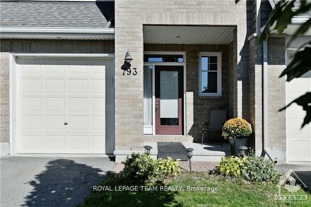 Photo 2 of 793 Hazelnut Crescent, Ottawa, Blossom Park/Kemp Park/Findlay Creek — HOMEH