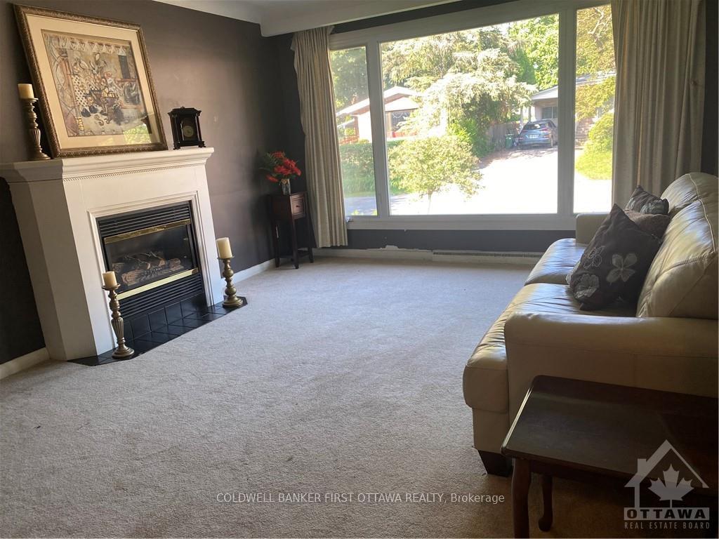 Photo 3 of 210 Harcourt Avenue, Ottawa, Woodroffe — HOMEH