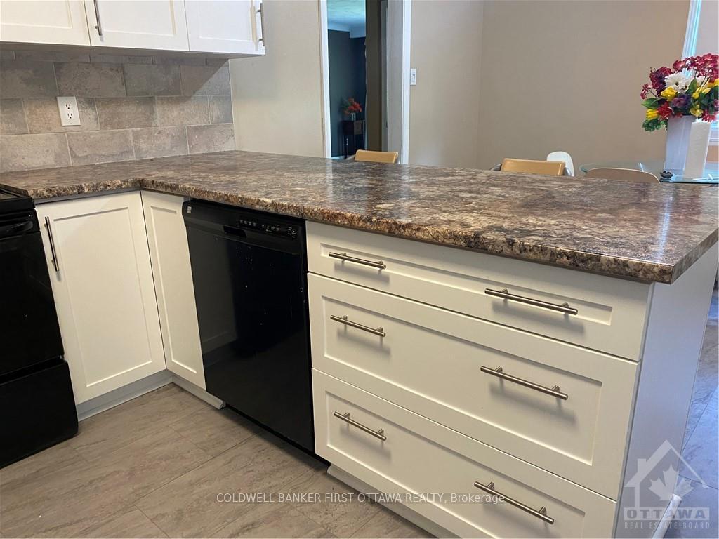 Photo 8 of 210 Harcourt Avenue, Ottawa, Woodroffe — HOMEH