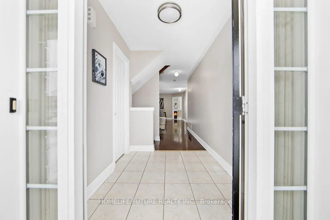Photo 3 of 39 Harkness Drive, Whitby, Rolling Acres — HOMEH