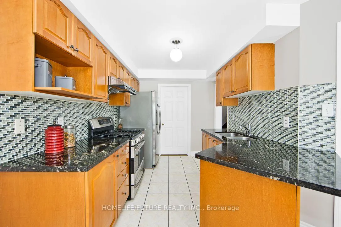 Photo 10 of 39 Harkness Drive, Whitby, Rolling Acres — HOMEH