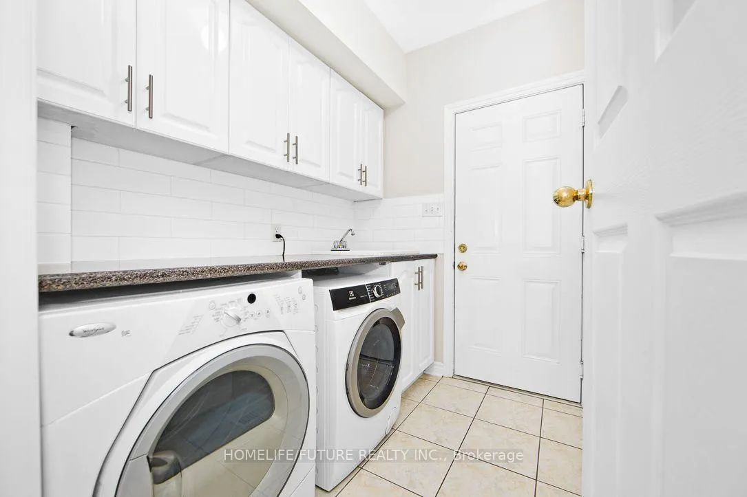 Photo 13 of 39 Harkness Drive, Whitby, Rolling Acres — HOMEH