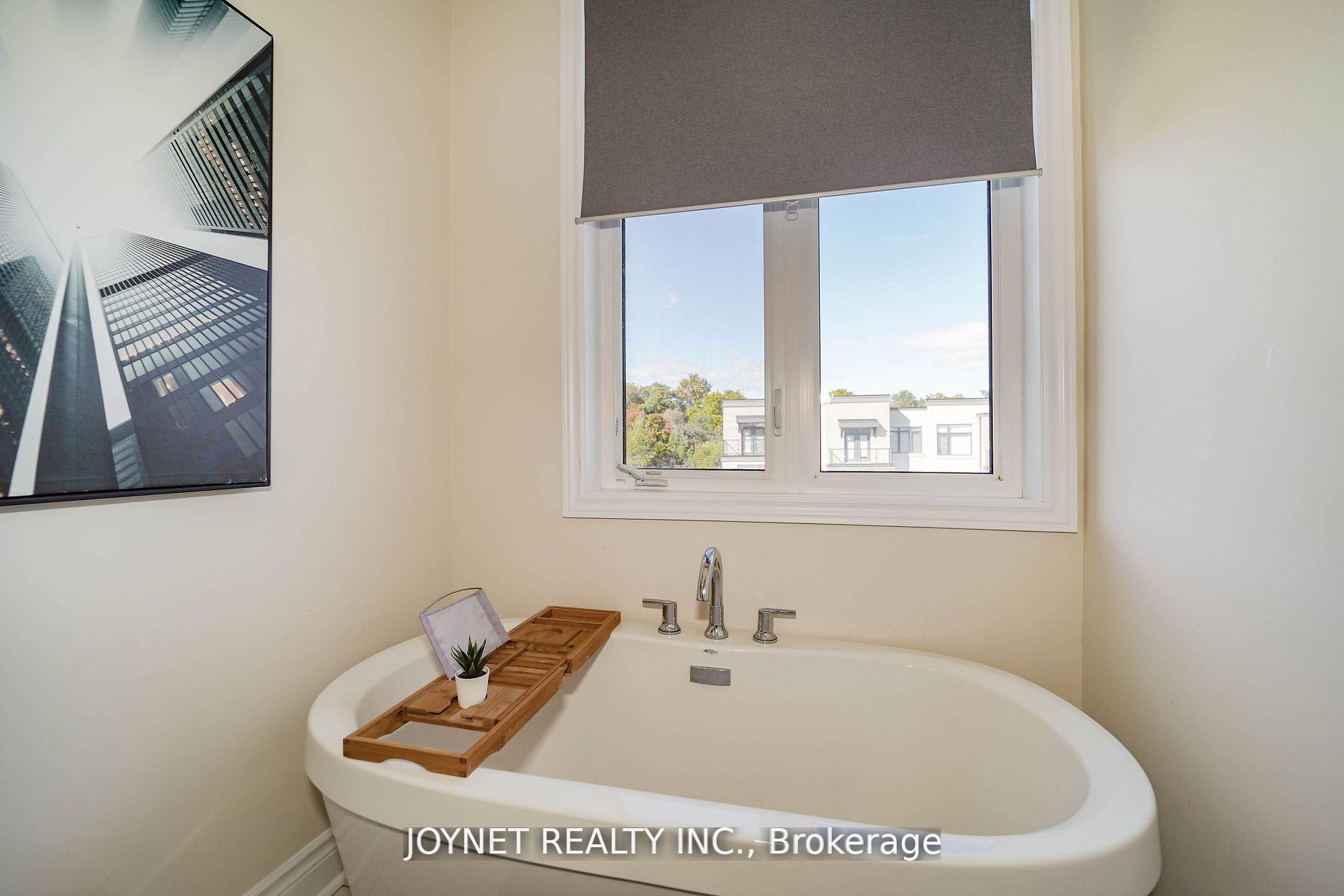 Photo 23 of 607 Marc Santi Boulevard, Vaughan, Patterson — HOMEH