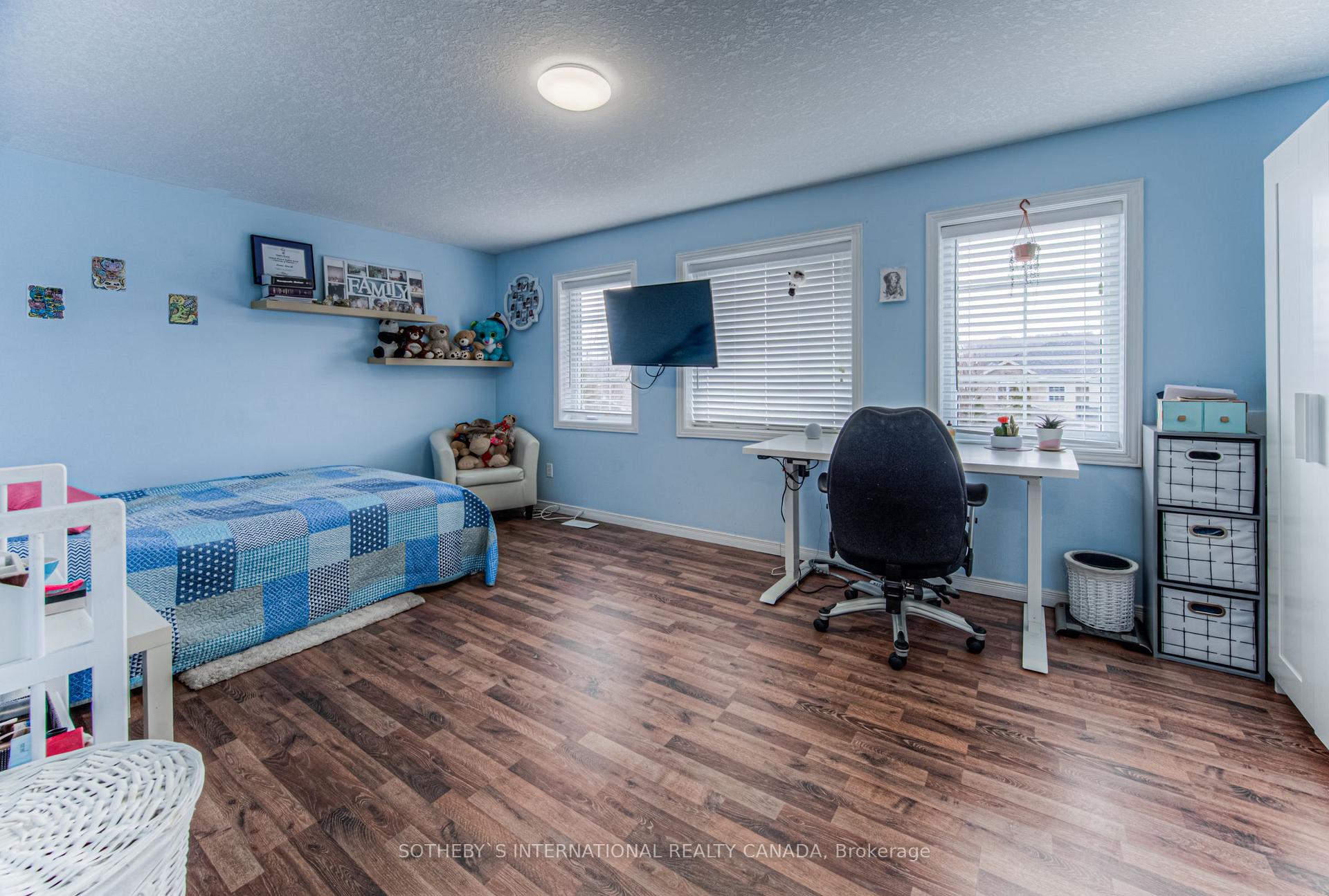 Photo 7 of 717 Brandenburg Boulevard, Waterloo — HOMEH