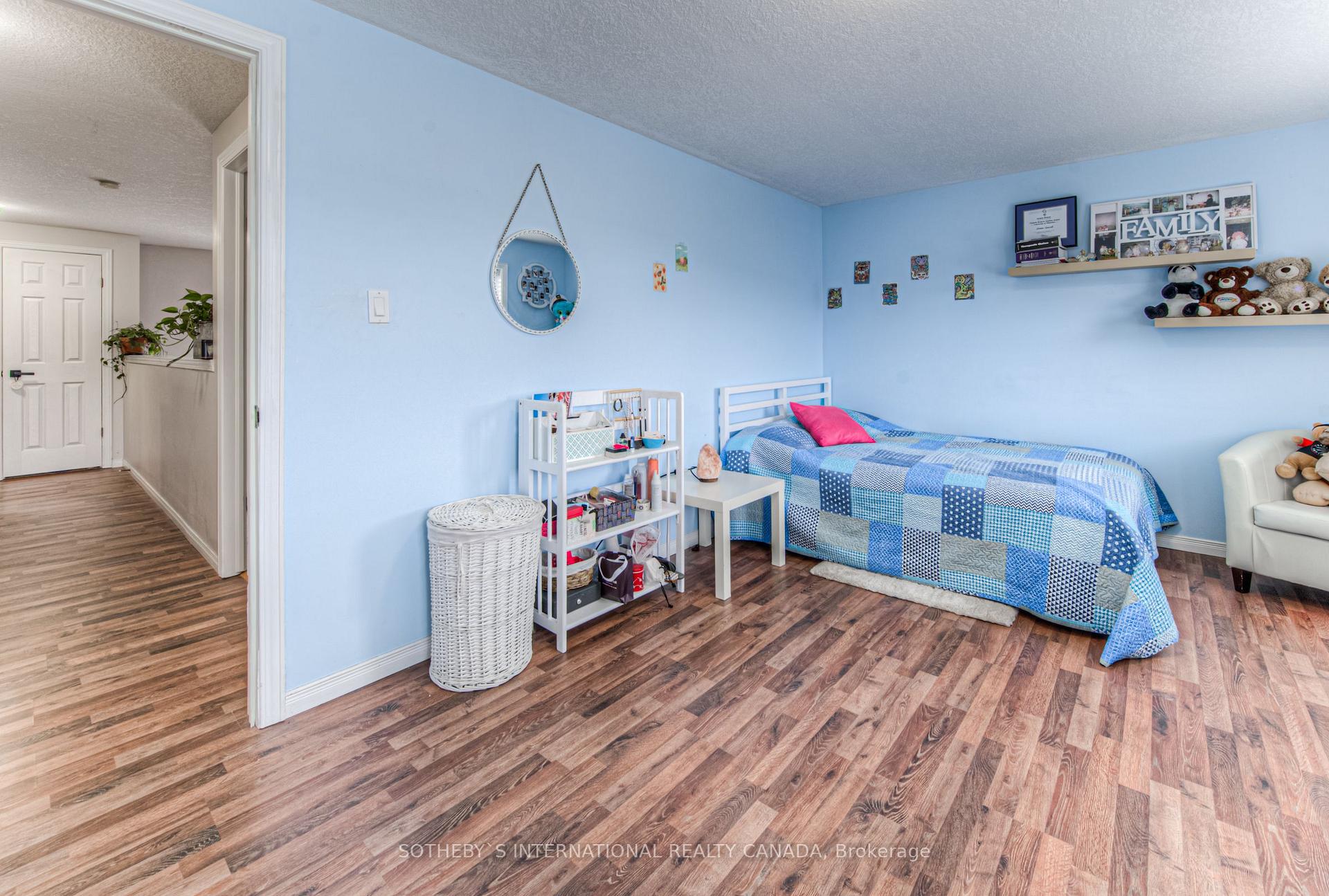 Photo 8 of 717 Brandenburg Boulevard, Waterloo — HOMEH