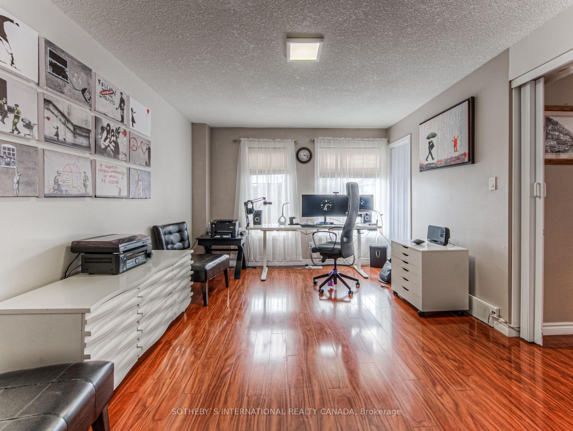 Photo 15 of 717 Brandenburg Boulevard, Waterloo — HOMEH
