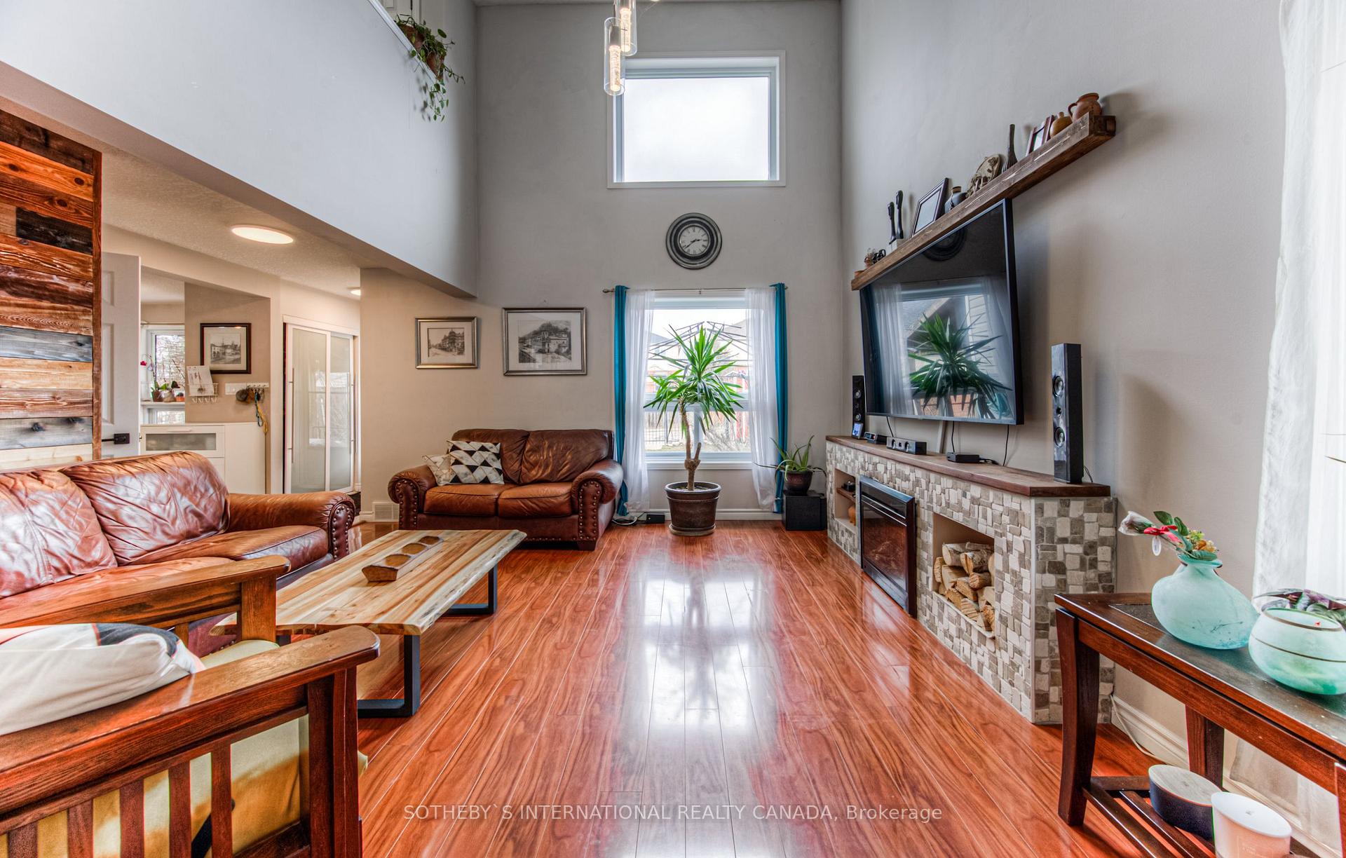 Photo 17 of 717 Brandenburg Boulevard, Waterloo — HOMEH