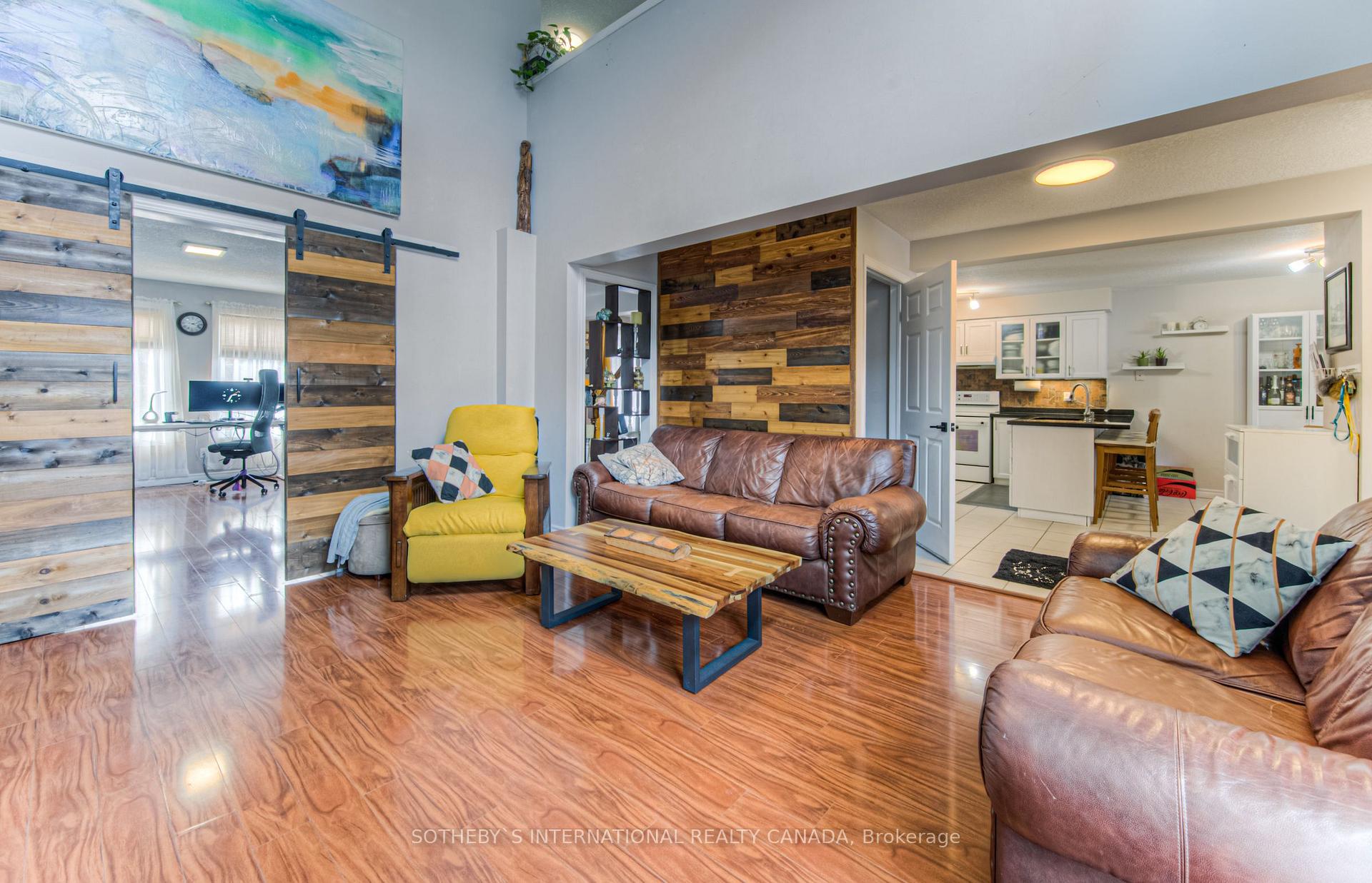 Photo 19 of 717 Brandenburg Boulevard, Waterloo — HOMEH