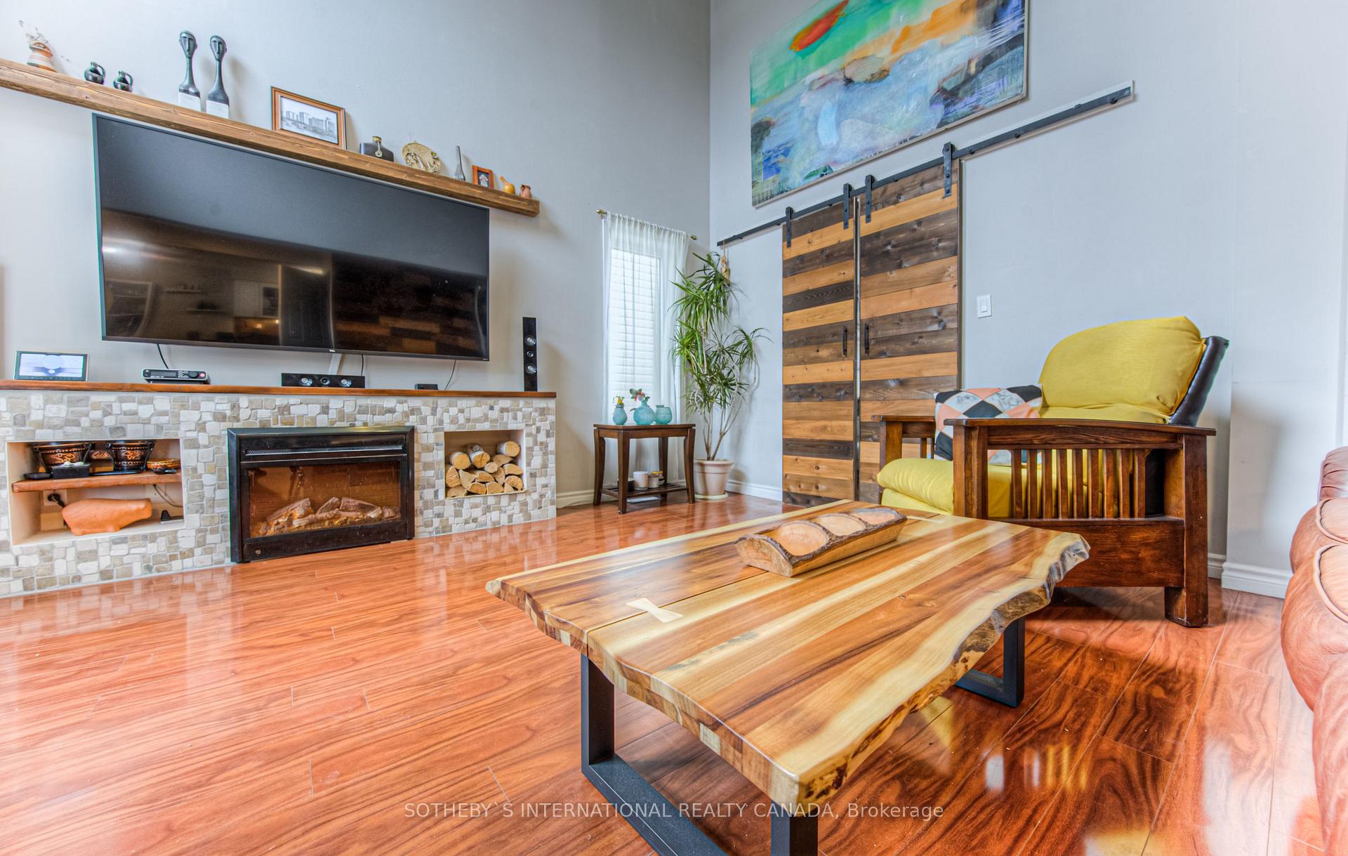 Photo 20 of 717 Brandenburg Boulevard, Waterloo — HOMEH