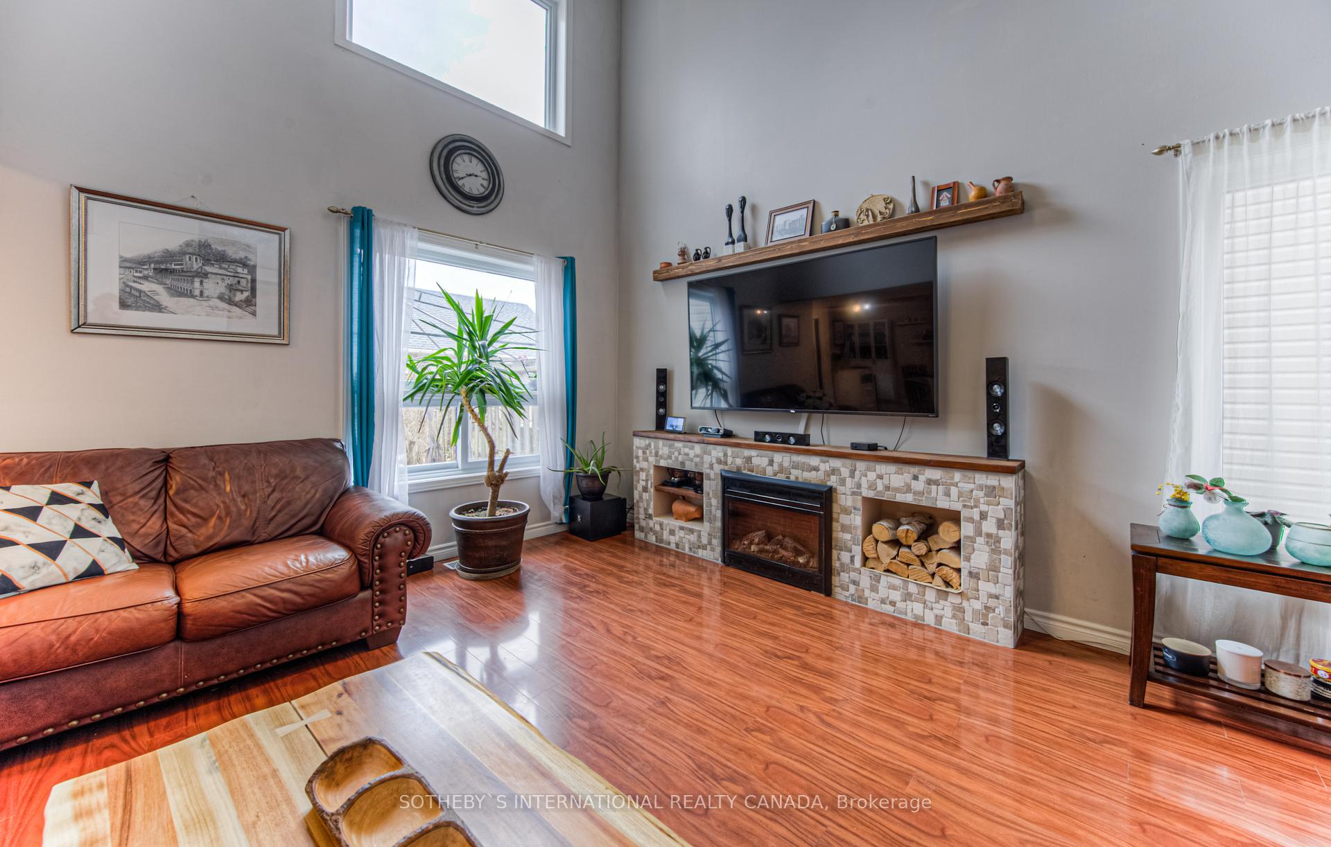 Photo 21 of 717 Brandenburg Boulevard, Waterloo — HOMEH