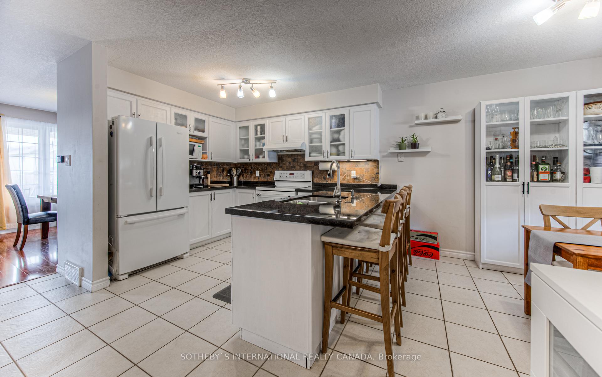 Photo 22 of 717 Brandenburg Boulevard, Waterloo — HOMEH