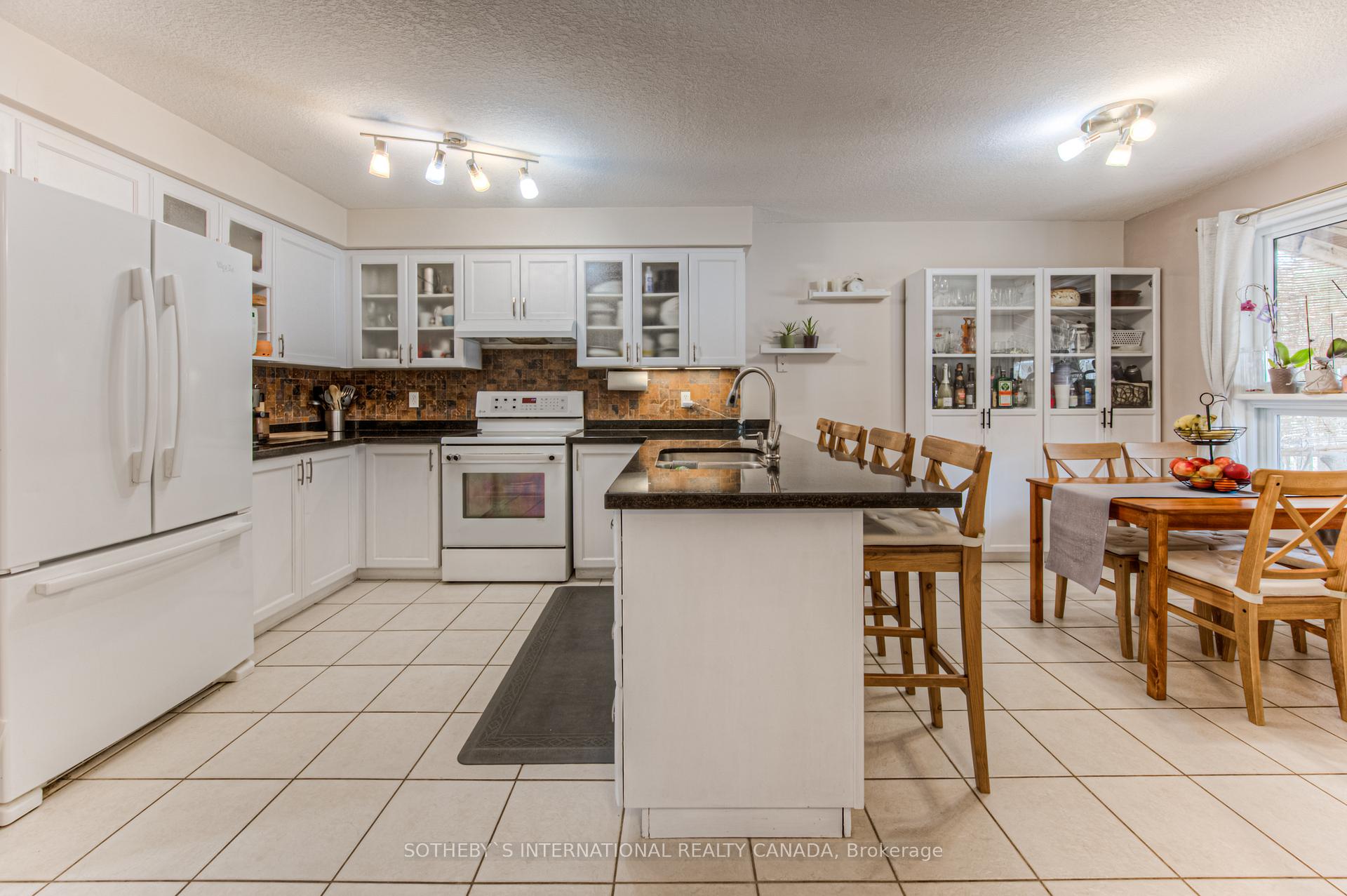 Photo 23 of 717 Brandenburg Boulevard, Waterloo — HOMEH