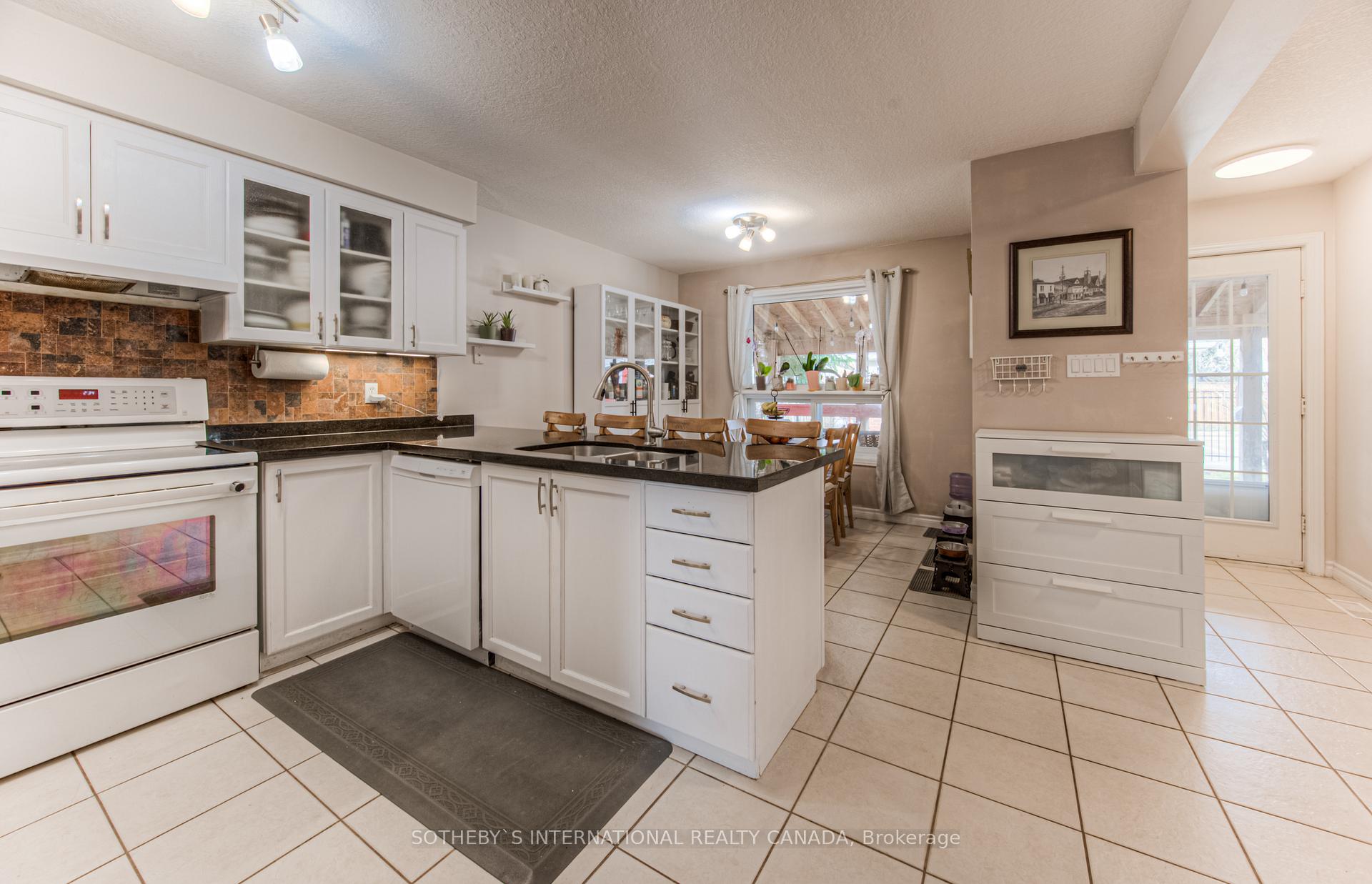Photo 24 of 717 Brandenburg Boulevard, Waterloo — HOMEH
