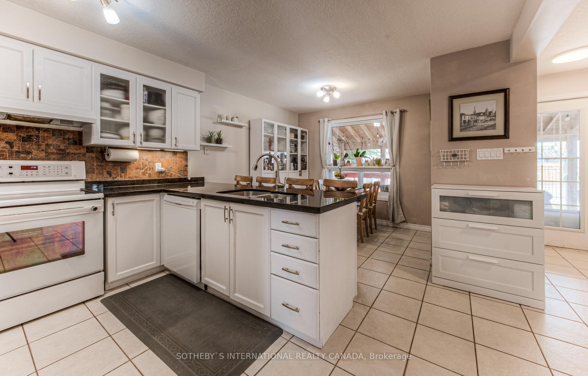 Photo 26 of 717 Brandenburg Boulevard, Waterloo — HOMEH