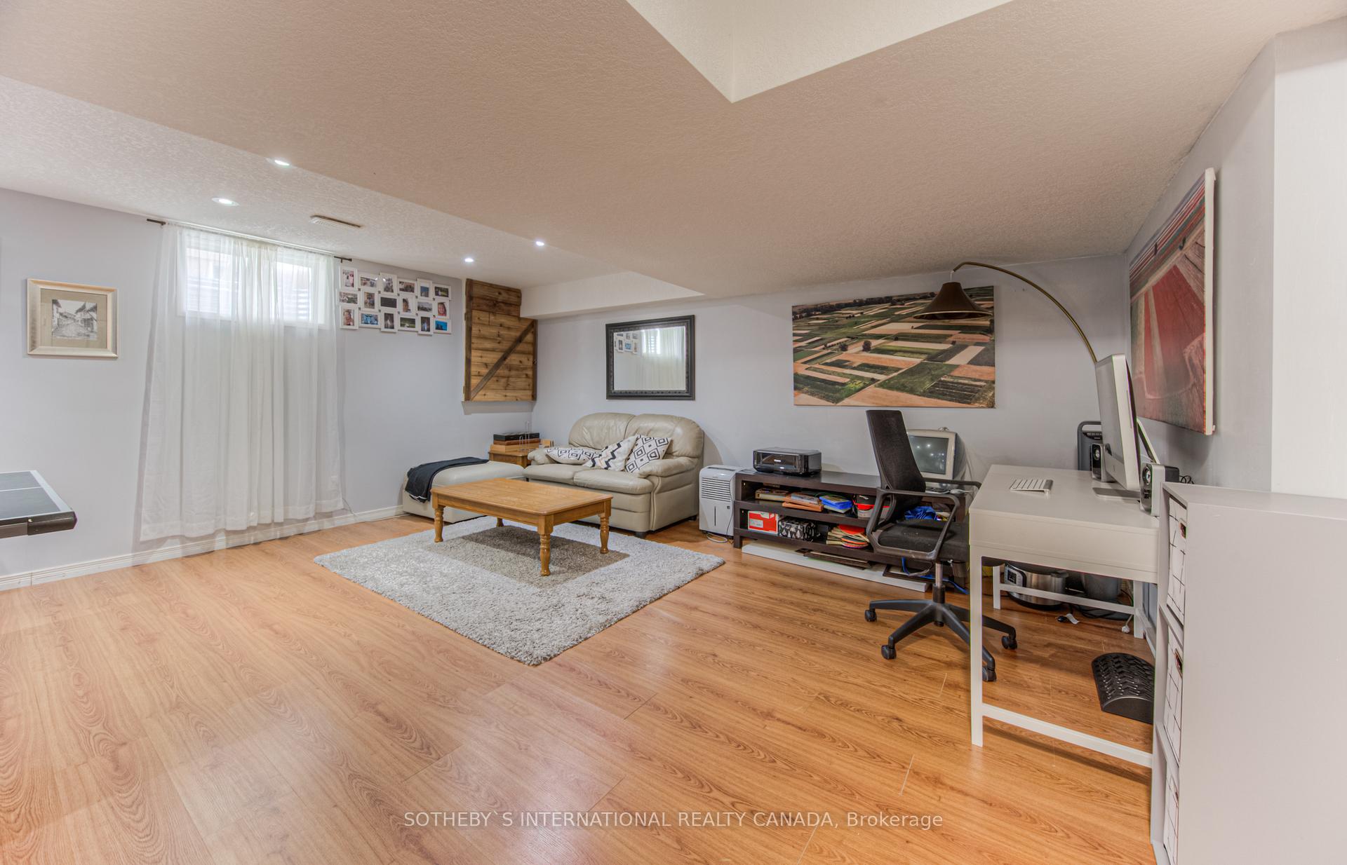 Photo 29 of 717 Brandenburg Boulevard, Waterloo — HOMEH