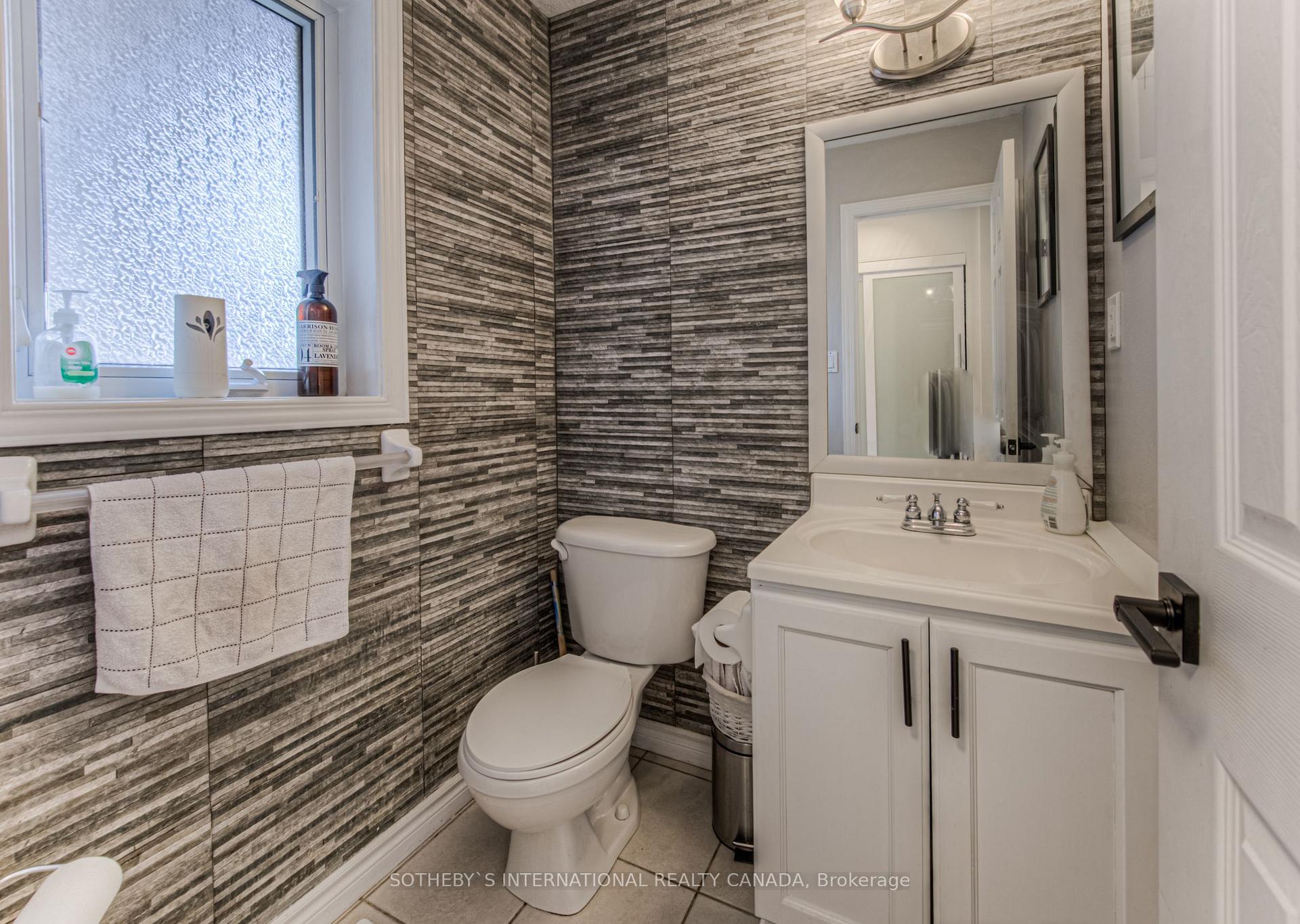 Photo 37 of 717 Brandenburg Boulevard, Waterloo — HOMEH
