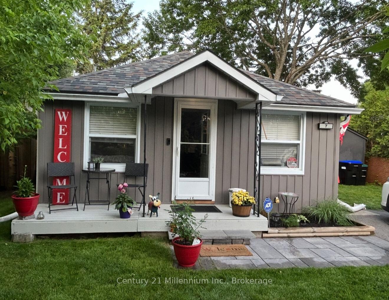 Front of 7 69th Street N