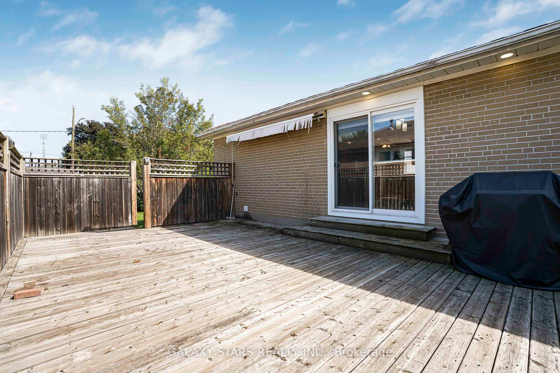 Photo 2 of Unit Main, 1012 Wardman Crescent, Whitby, Williamsburg — HOMEH