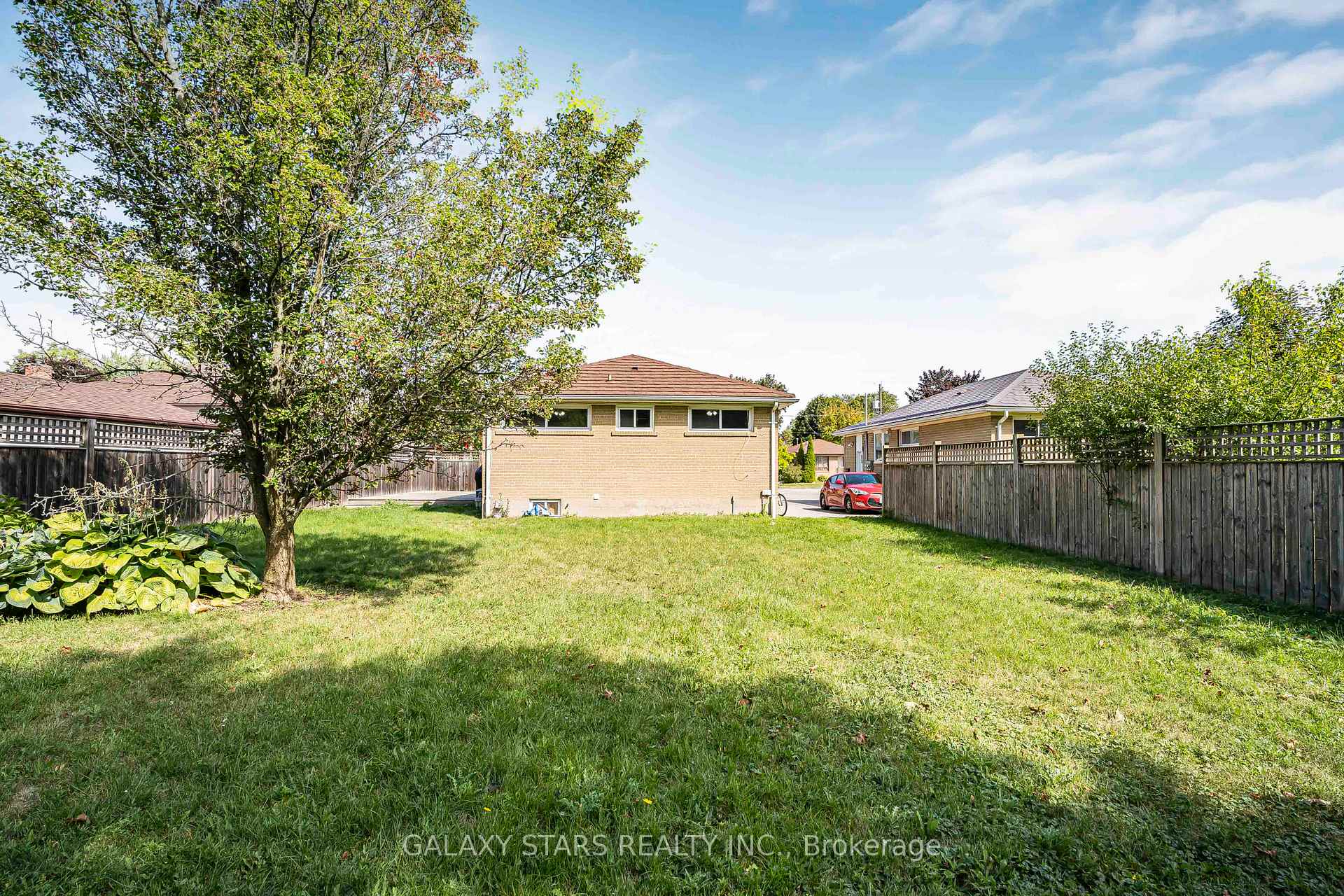Photo 3 of Unit Main, 1012 Wardman Crescent, Whitby, Williamsburg — HOMEH