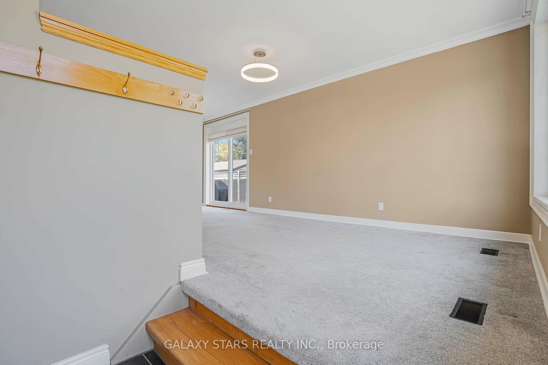 Photo 4 of Unit Main, 1012 Wardman Crescent, Whitby, Williamsburg — HOMEH