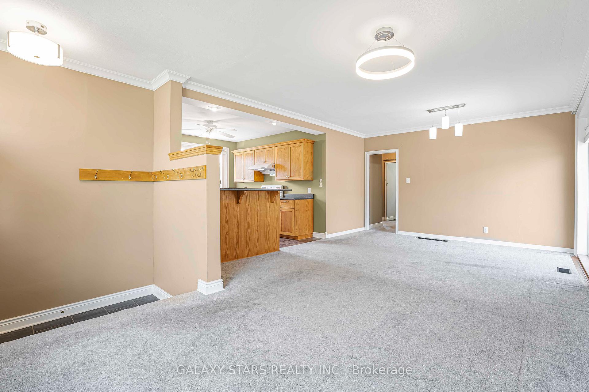 Photo 5 of Unit Main, 1012 Wardman Crescent, Whitby, Williamsburg — HOMEH
