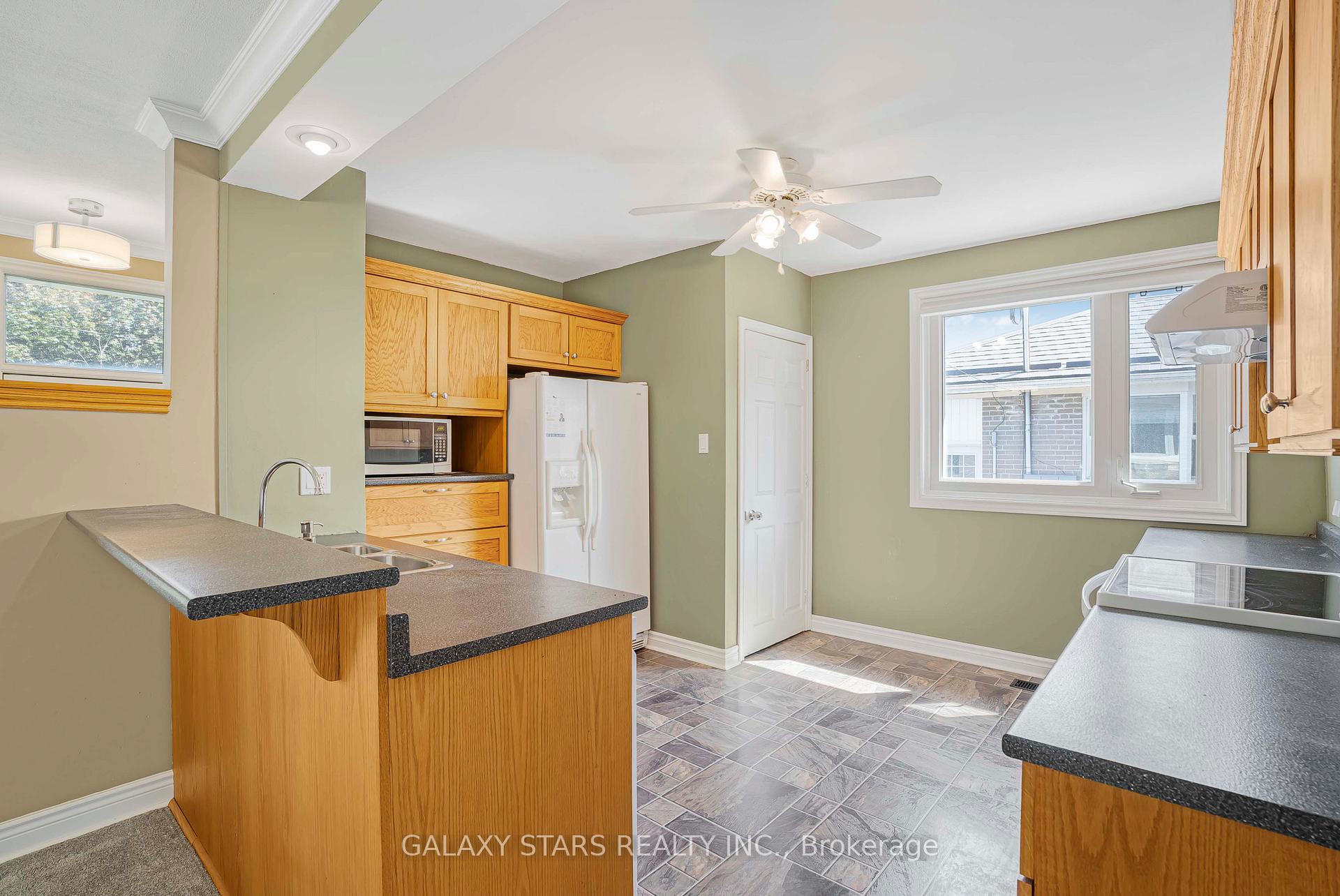 Photo 7 of Unit Main, 1012 Wardman Crescent, Whitby, Williamsburg — HOMEH