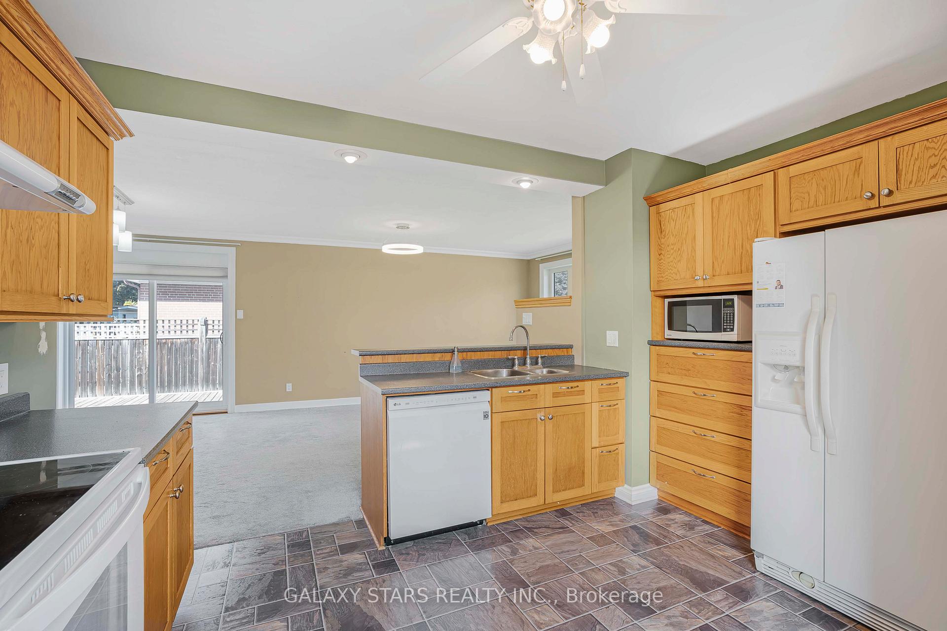 Photo 8 of Unit Main, 1012 Wardman Crescent, Whitby, Williamsburg — HOMEH