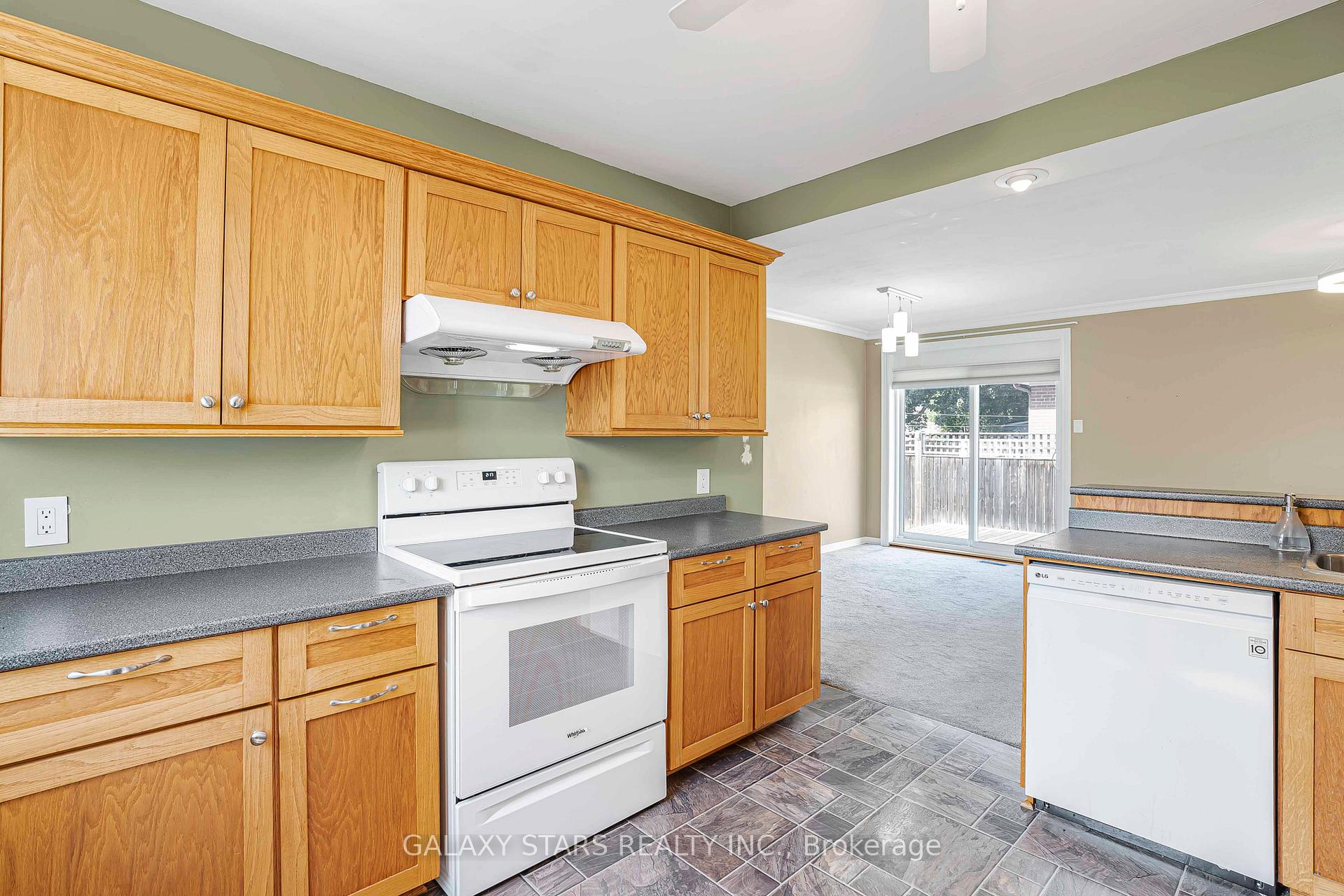 Photo 10 of Unit Main, 1012 Wardman Crescent, Whitby, Williamsburg — HOMEH
