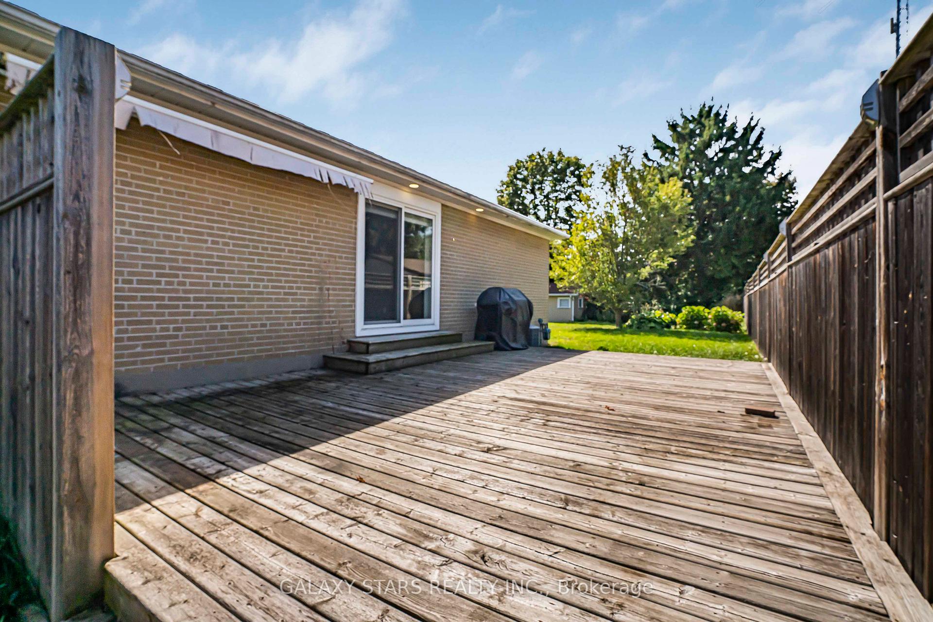 Photo 18 of Unit Main, 1012 Wardman Crescent, Whitby, Williamsburg — HOMEH