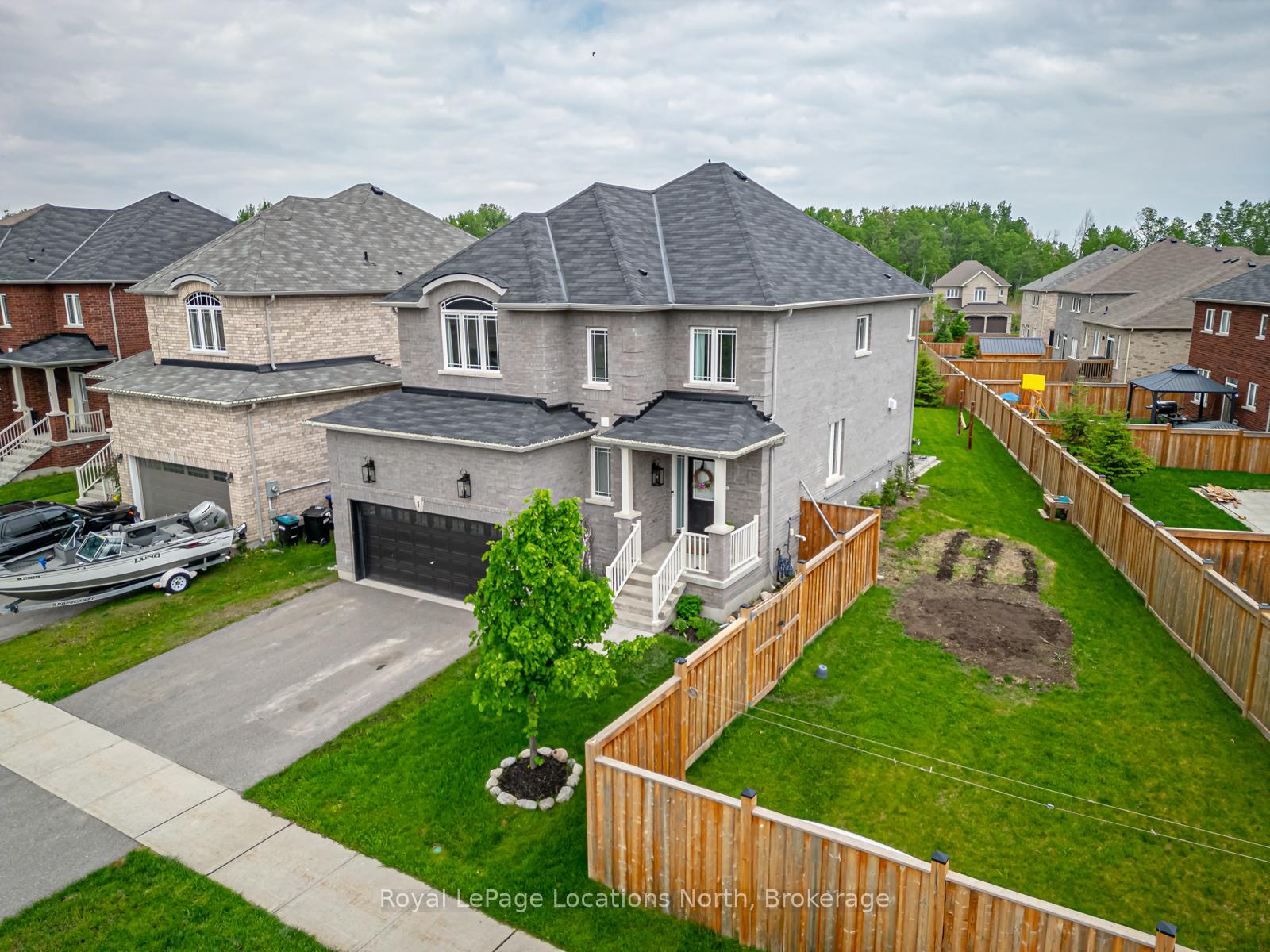 Photo 2 of 1 Academy Avenue, Wasaga Beach — HOMEH