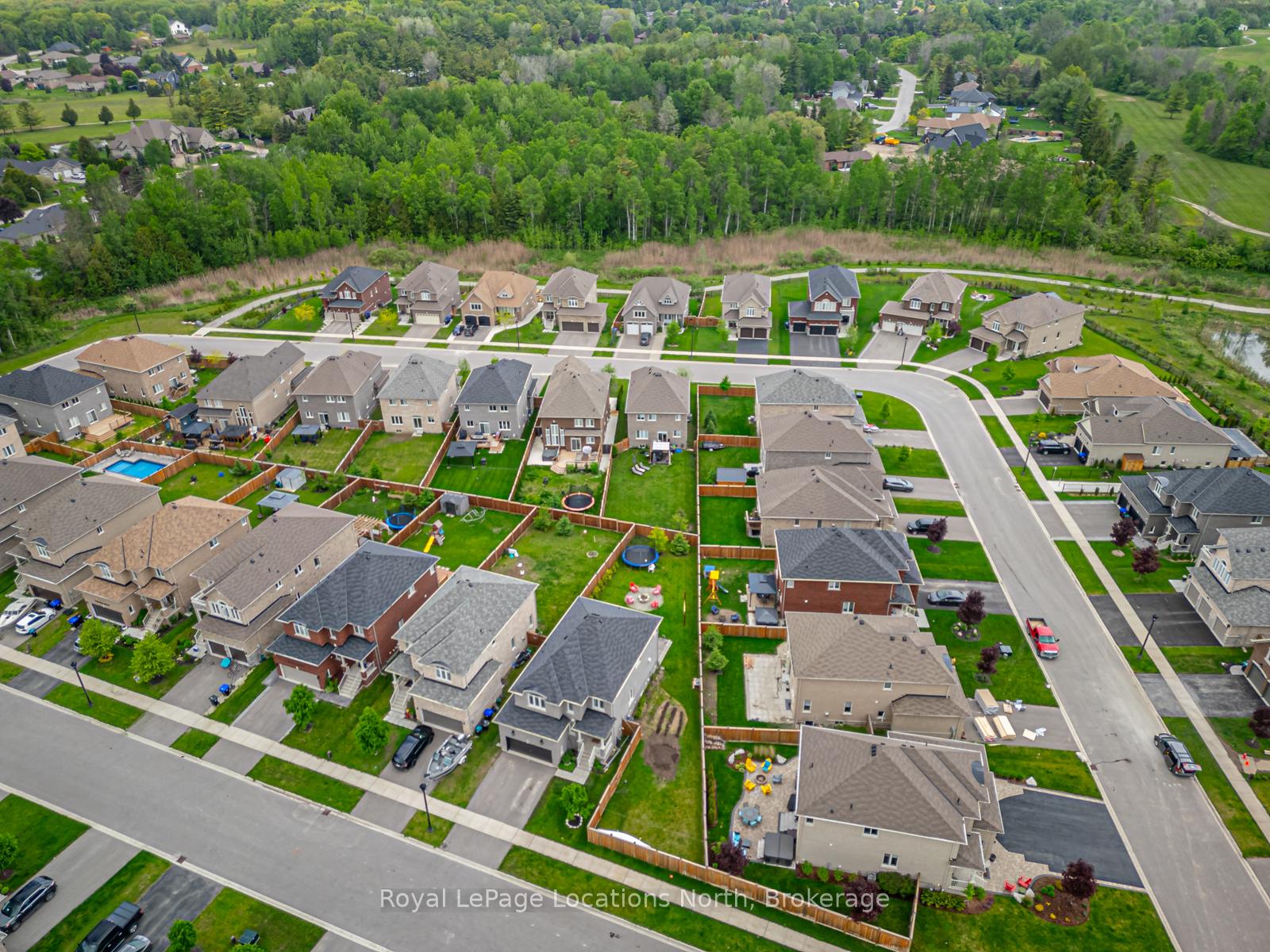 Photo 3 of 1 Academy Avenue, Wasaga Beach — HOMEH