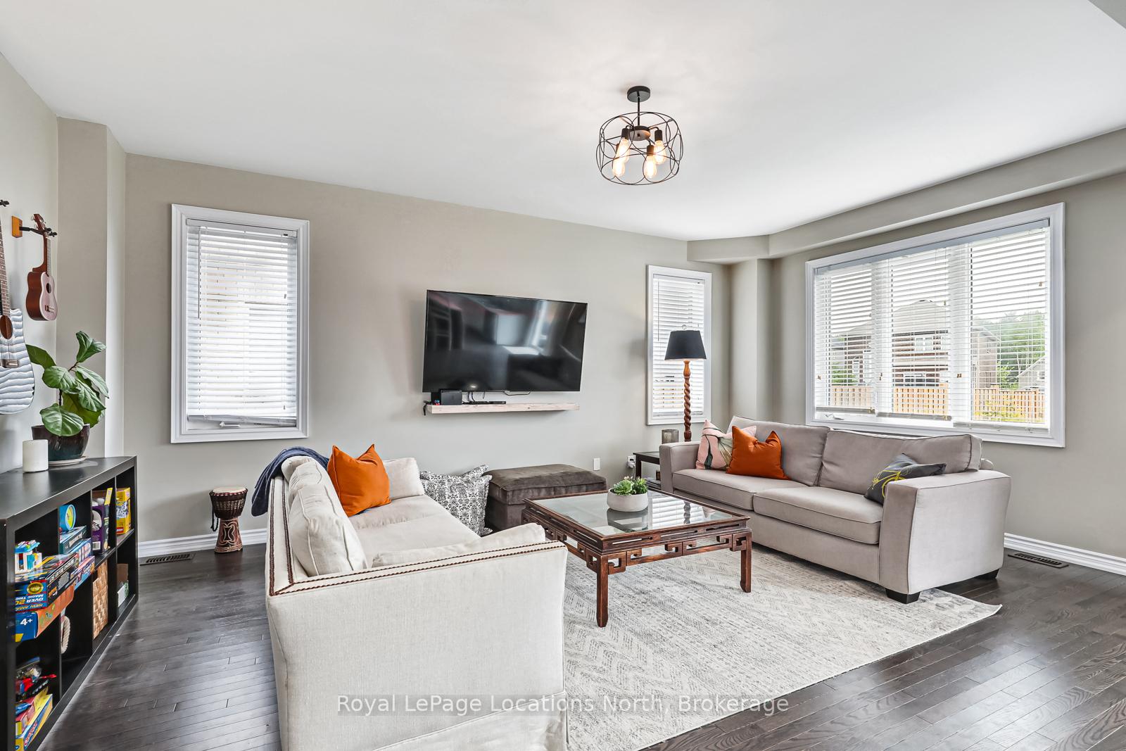 Photo 7 of 1 Academy Avenue, Wasaga Beach — HOMEH
