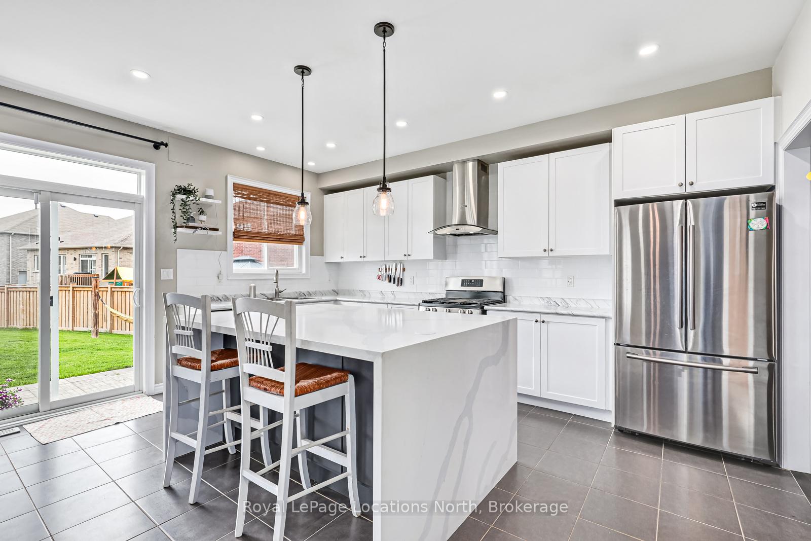 Photo 10 of 1 Academy Avenue, Wasaga Beach — HOMEH