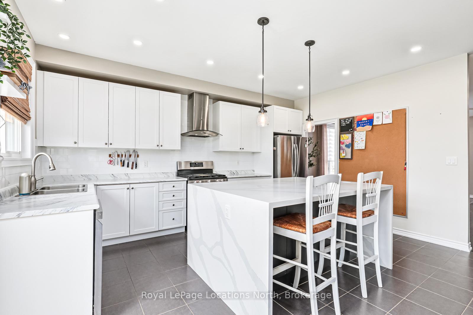 Photo 11 of 1 Academy Avenue, Wasaga Beach — HOMEH