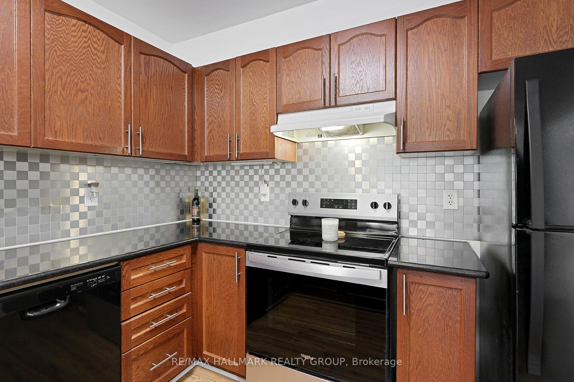 Photo 7 of 2325 Blue Aster Street, Ottawa, Barrhaven - Half Moon Bay — HOMEH