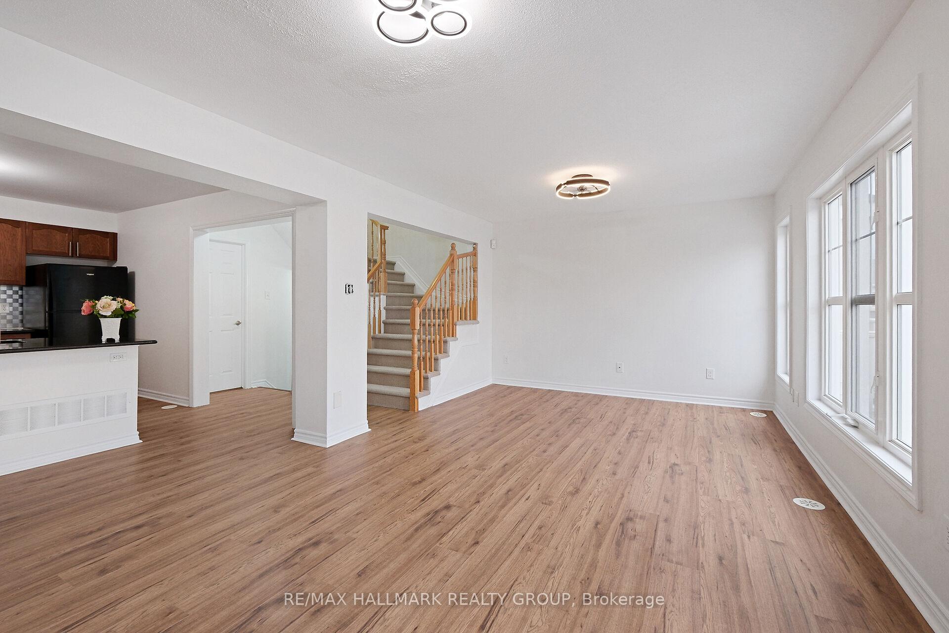 Photo 9 of 2325 Blue Aster Street, Ottawa, Barrhaven - Half Moon Bay — HOMEH