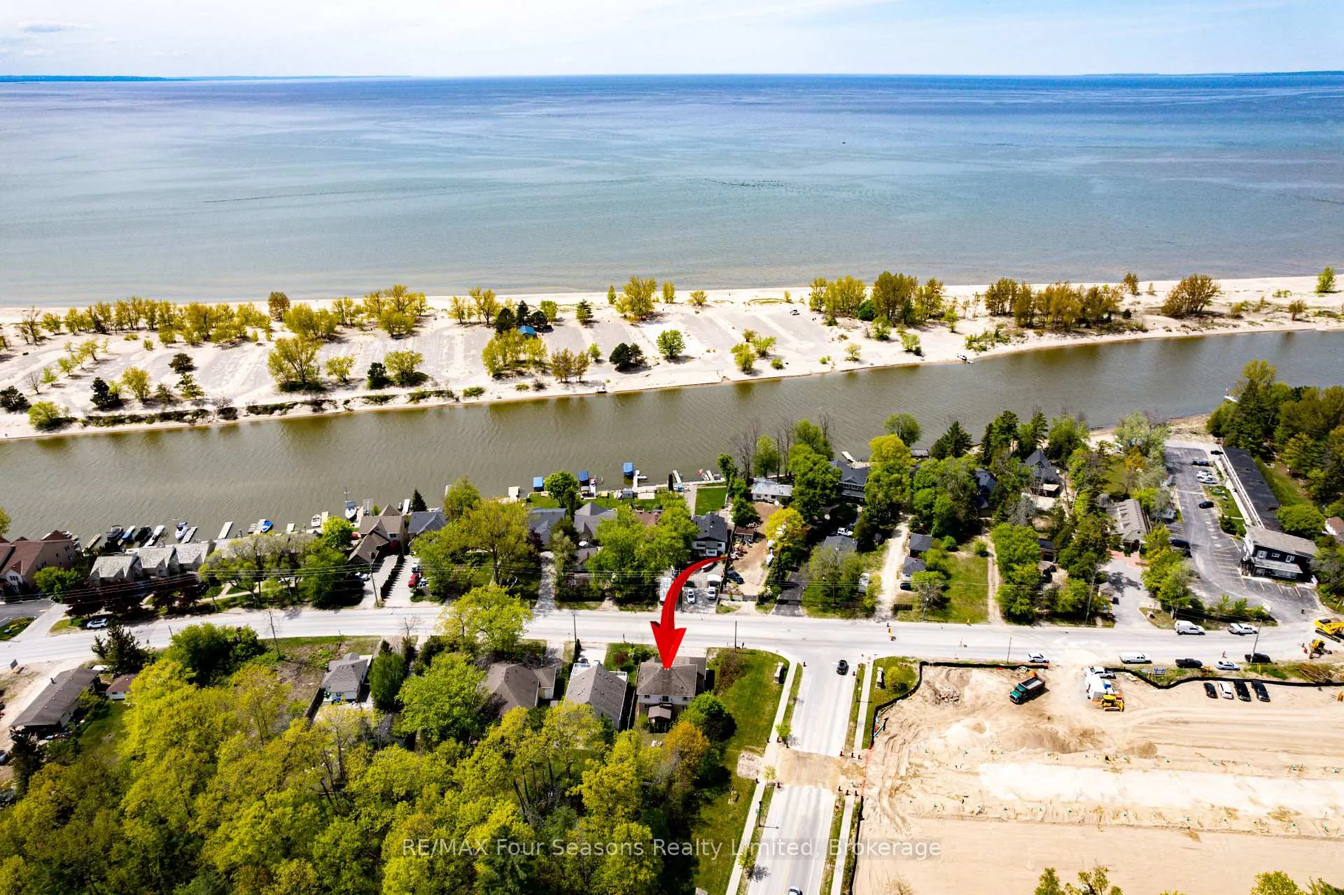 Photo 3 of 243 River Road E, Wasaga Beach — HOMEH